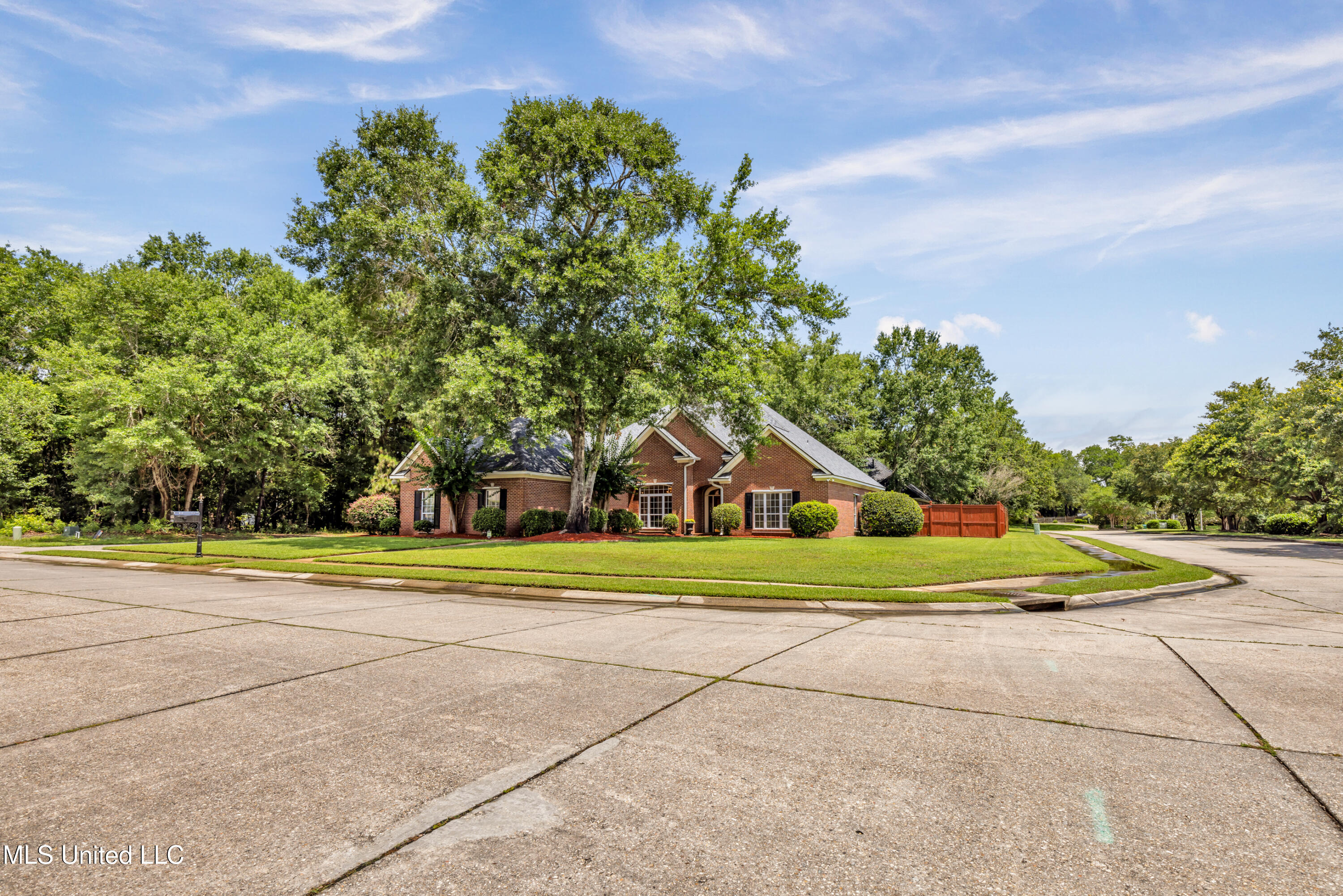 127 Surgeres Place, Ocean Springs, Mississippi image 4