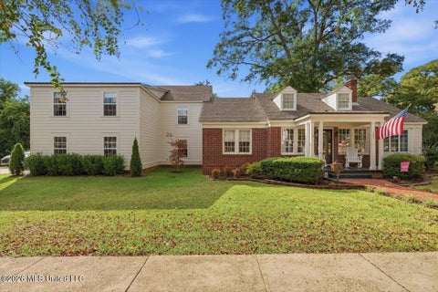Homes For Sale - 203 Jefferson Street<br/> Clinton, MS 39056