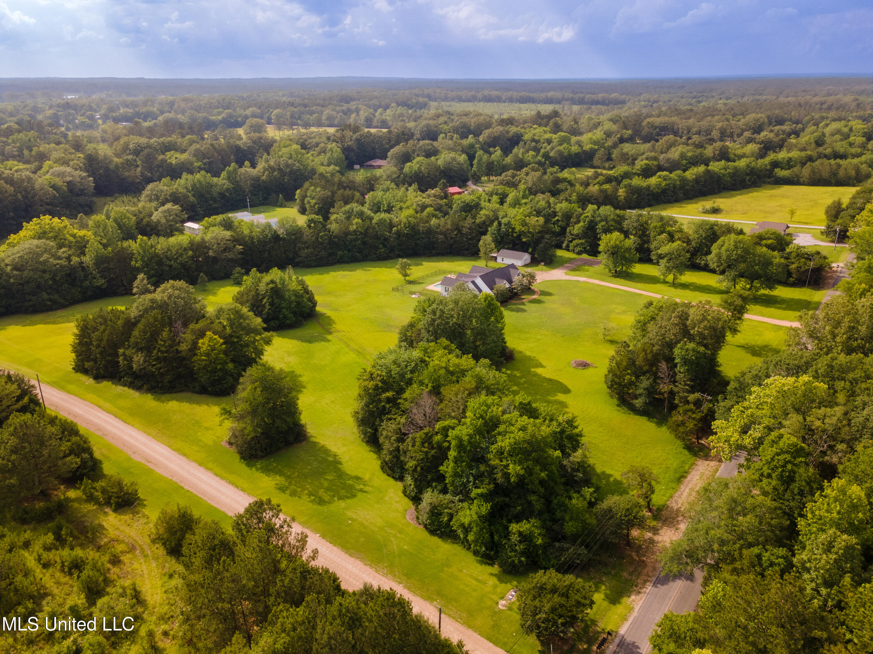 3557 S Hickory Grove Road, Starkville, Mississippi image 49