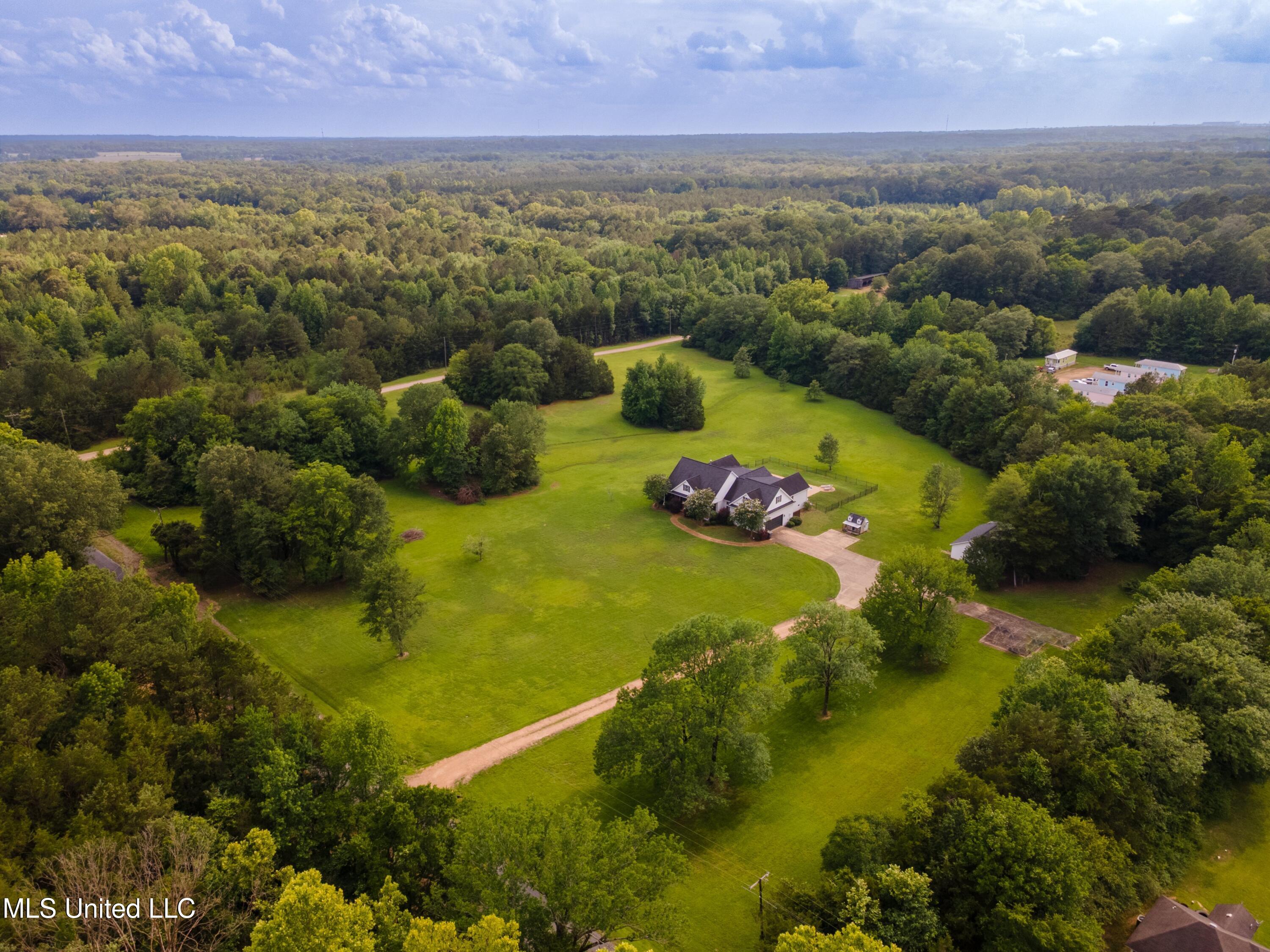 3557 S Hickory Grove Road, Starkville, Mississippi image 9