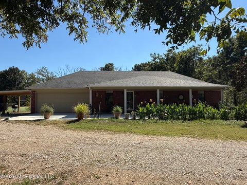 Homes For Sale - 102 Tyson Road<br/> Byhalia, MS 38611