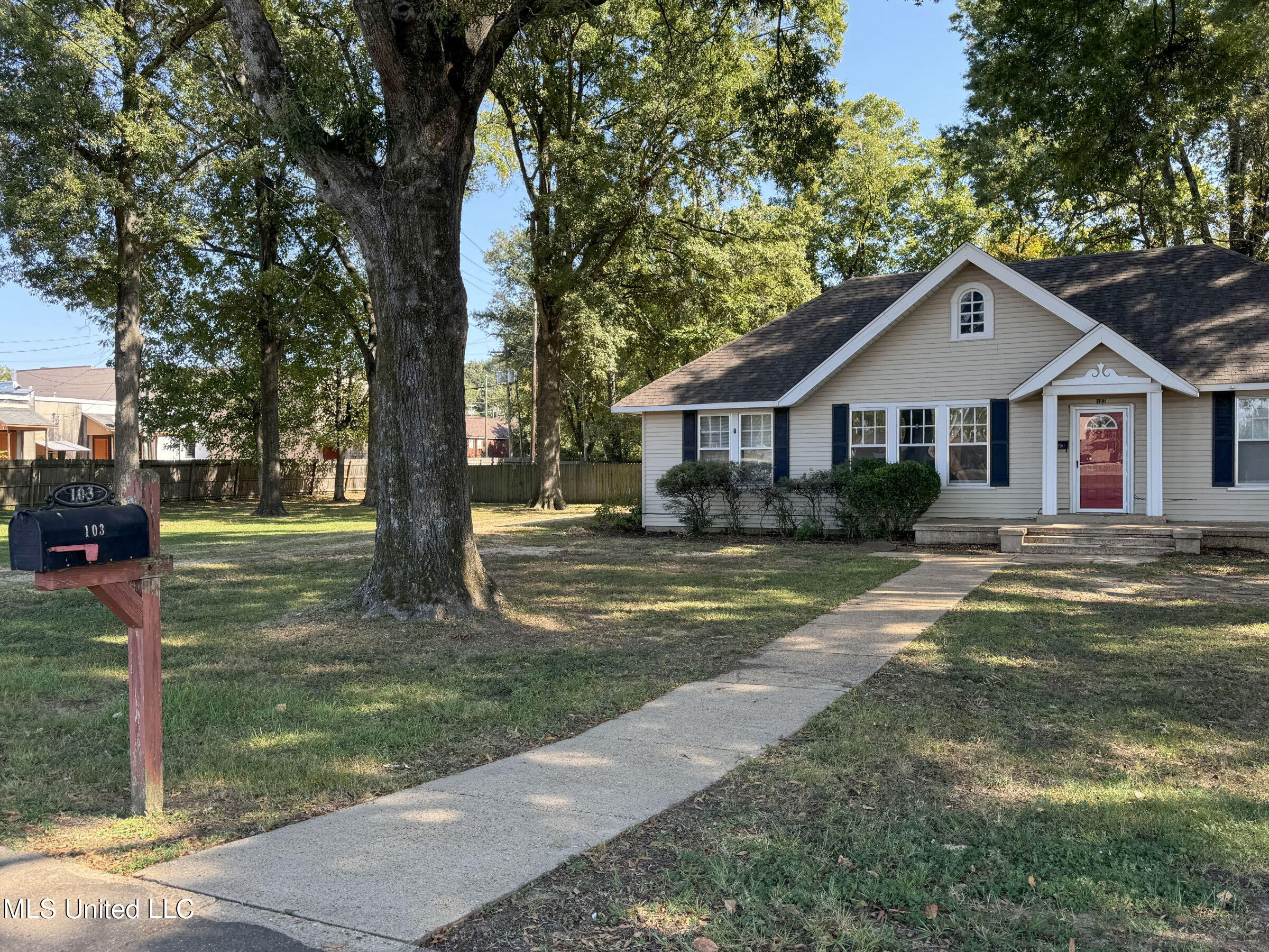 103 Lomax Street, Batesville, Mississippi image 18