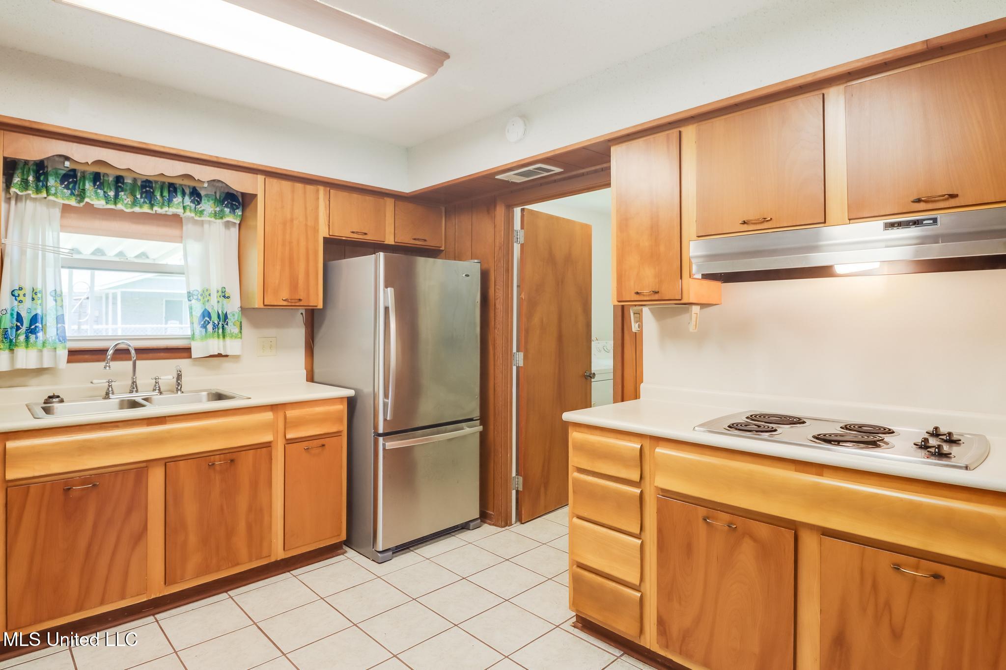 820 Lackland Drive, Biloxi, Mississippi image 6