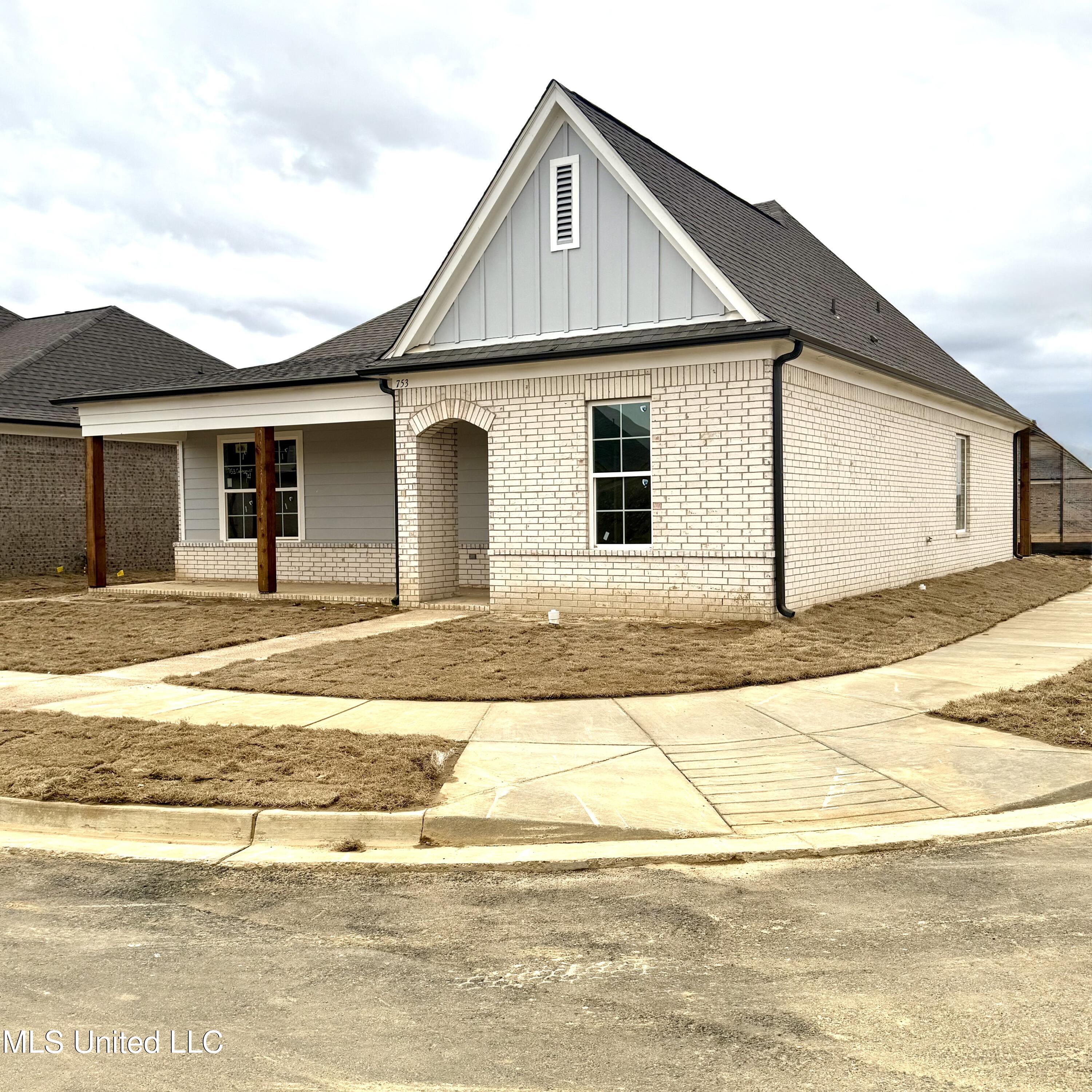 753 Coahoma Court, Nesbit, Mississippi image 4