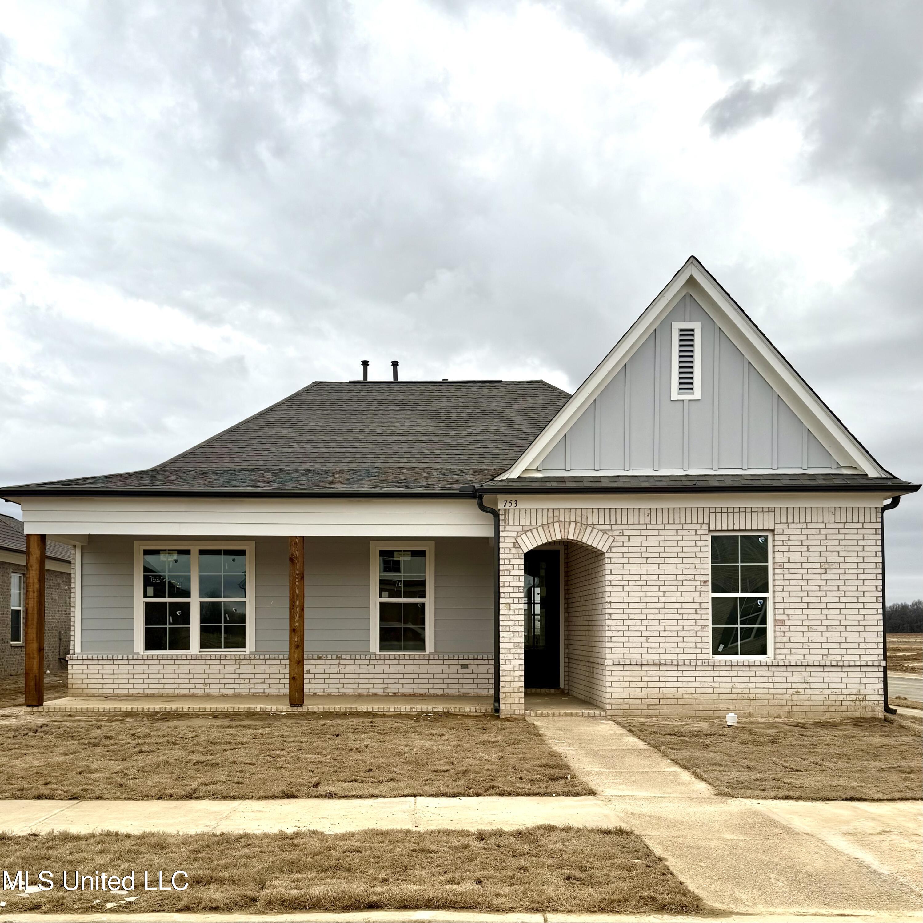 753 Coahoma Court, Nesbit, Mississippi image 1