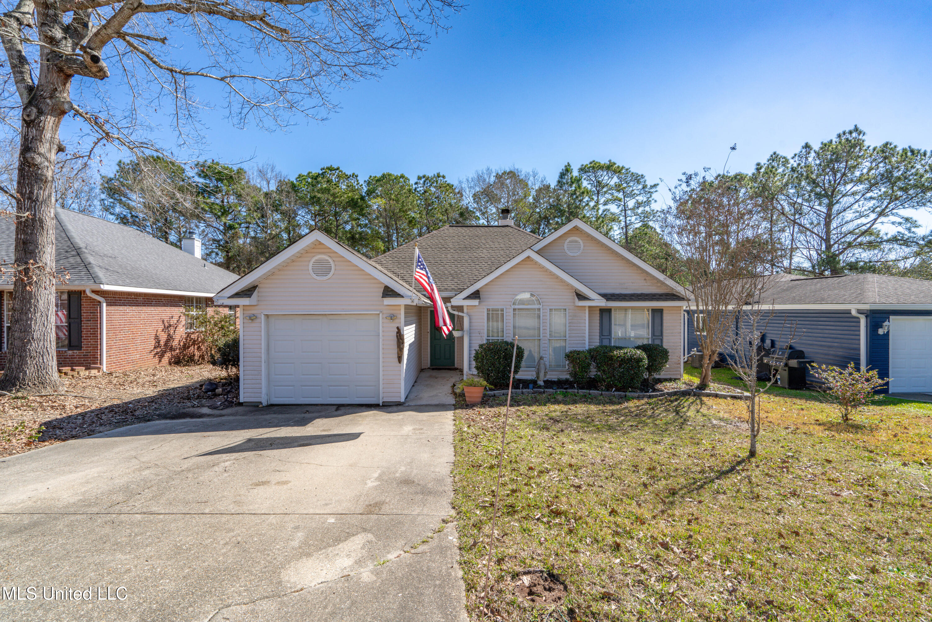 992 Honalo Place, Diamondhead, Mississippi image 1