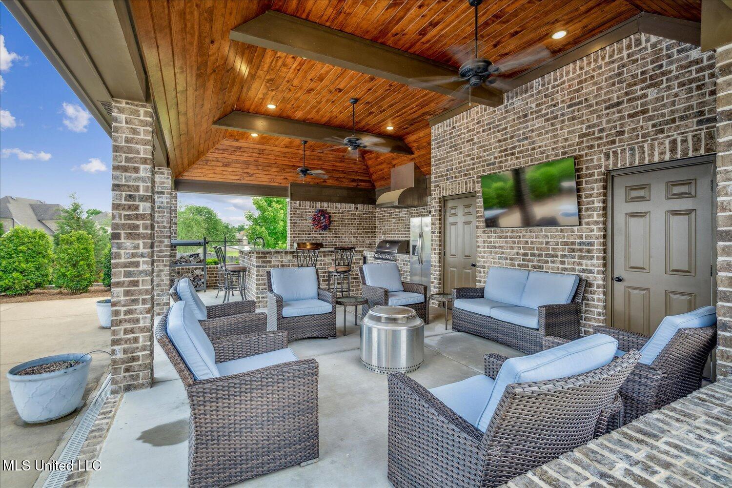 8063 Elizabeth Drive, Olive Branch, Mississippi image 4