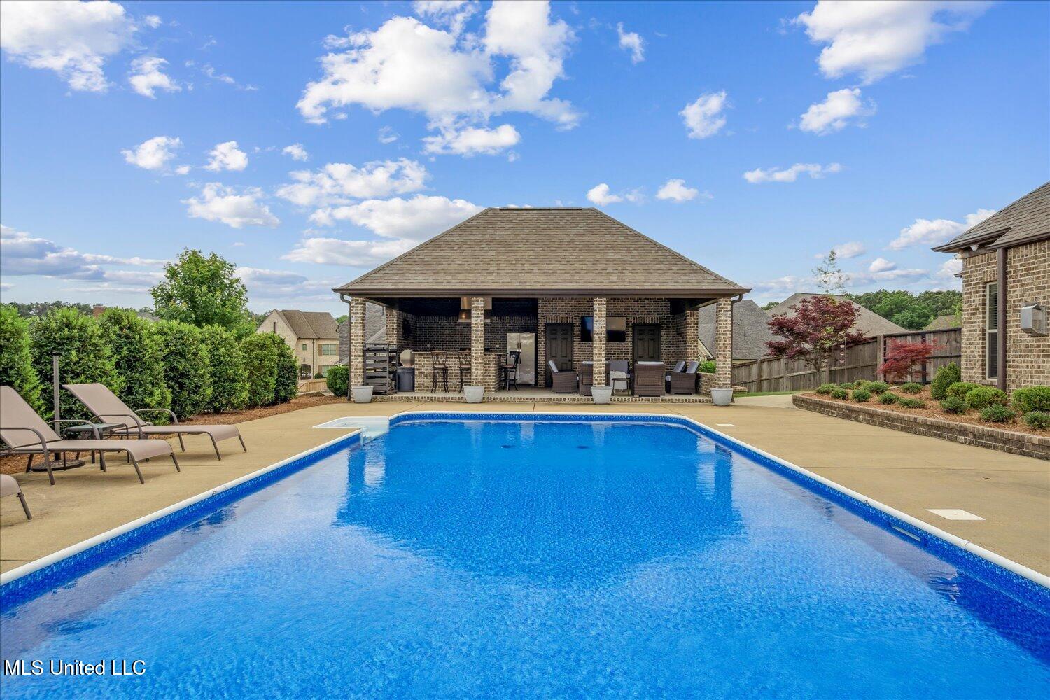 8063 Elizabeth Drive, Olive Branch, Mississippi image 3