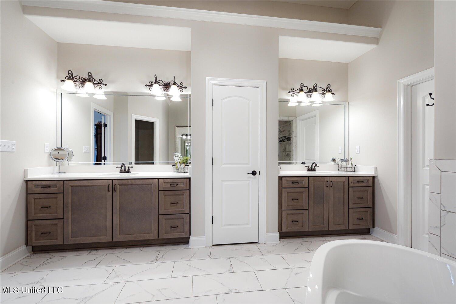 8063 Elizabeth Drive, Olive Branch, Mississippi image 29
