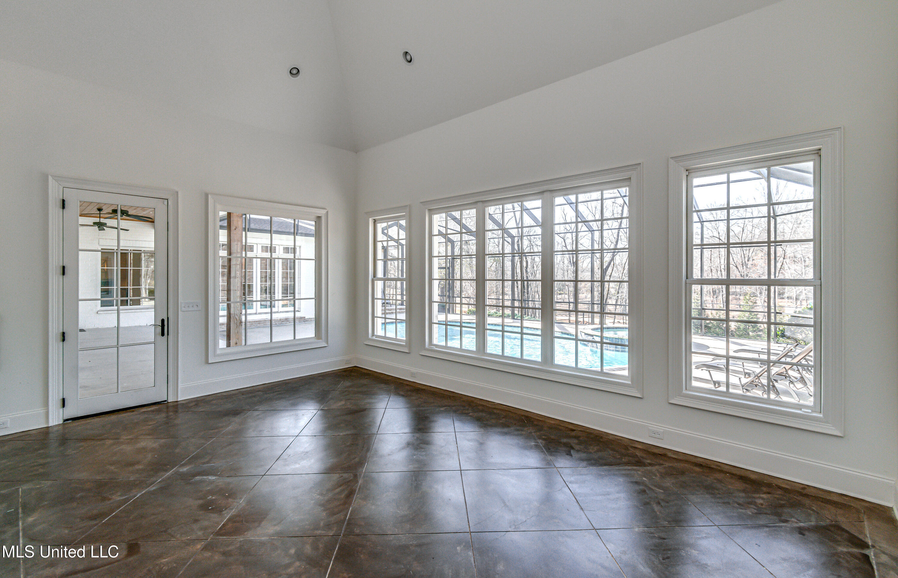 Ridgeland, Mississippi 39157, United States, 5 Bedrooms Bedrooms, ,6 BathroomsBathrooms,Residential,Active,13533