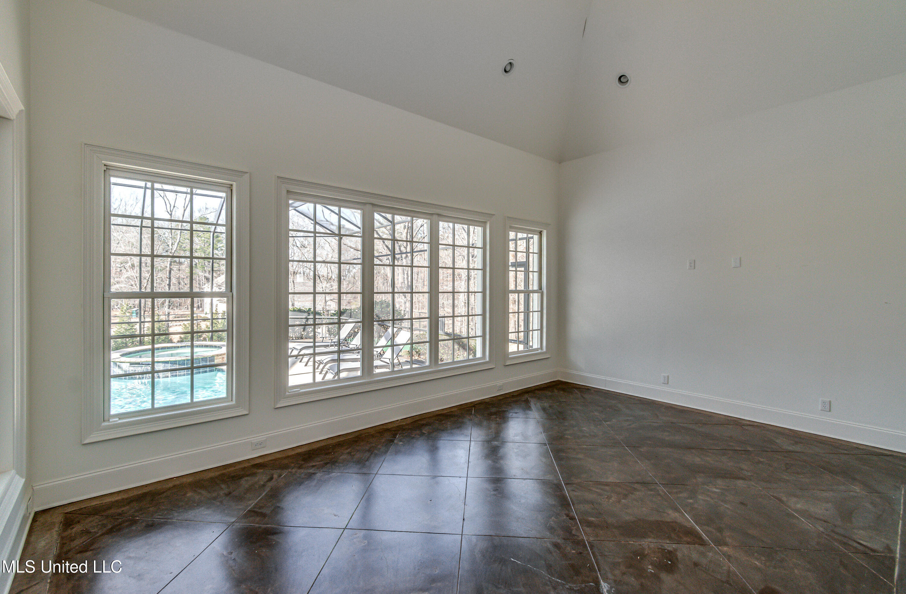 Ridgeland, Mississippi 39157, United States, 5 Bedrooms Bedrooms, ,6 BathroomsBathrooms,Residential,Active,13533