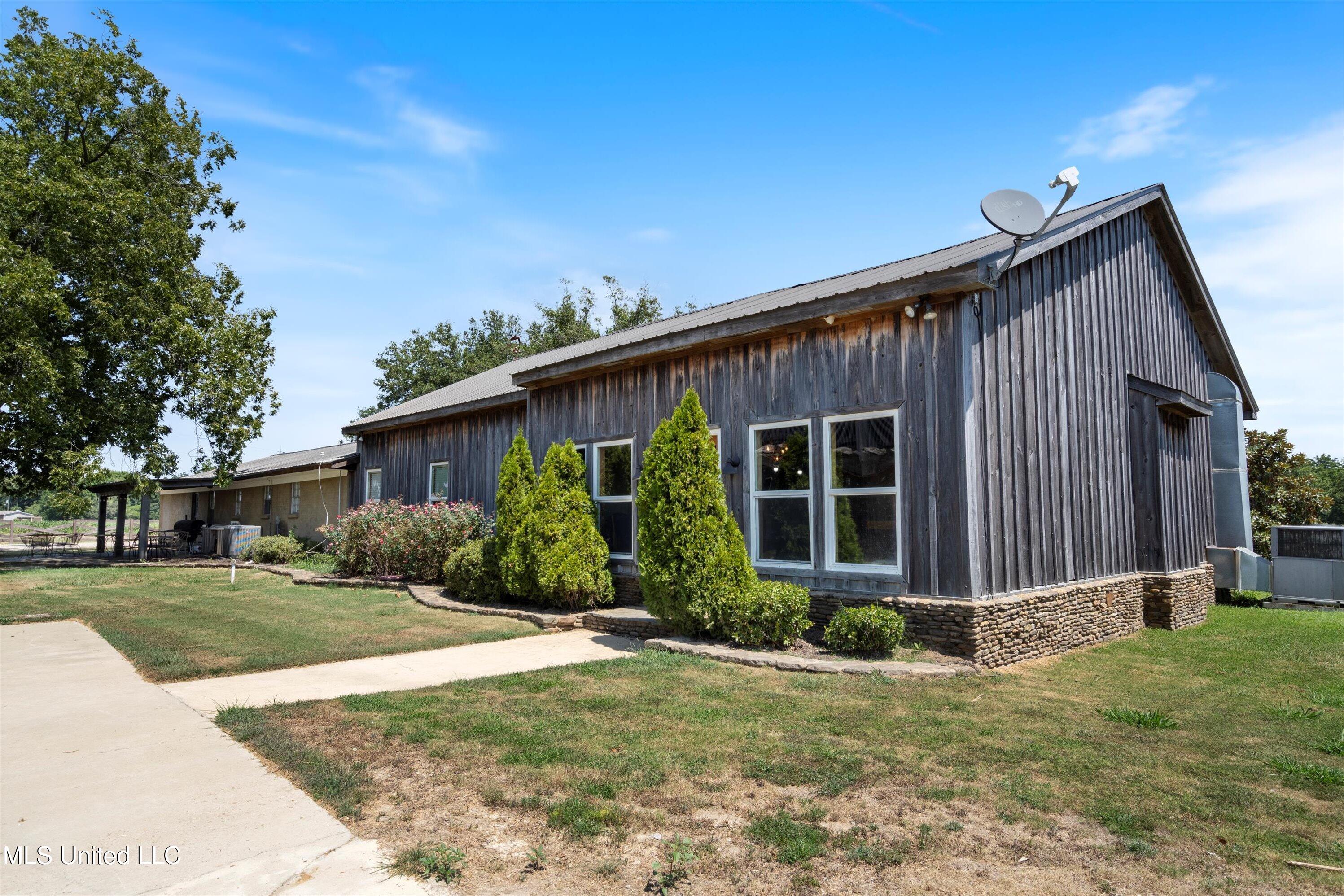 Dundee, Mississippi 38626, United States, 23 Bedrooms Bedrooms, ,11 BathroomsBathrooms,Residential,Active,35933