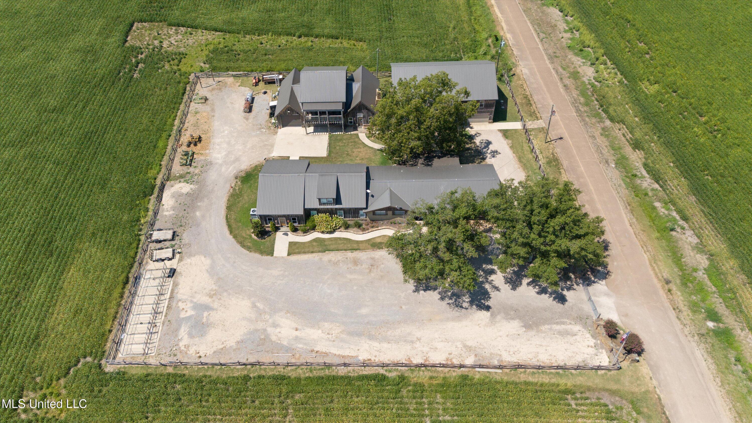 Dundee, Mississippi 38626, United States, 23 Bedrooms Bedrooms, ,11 BathroomsBathrooms,Residential,Active,35933