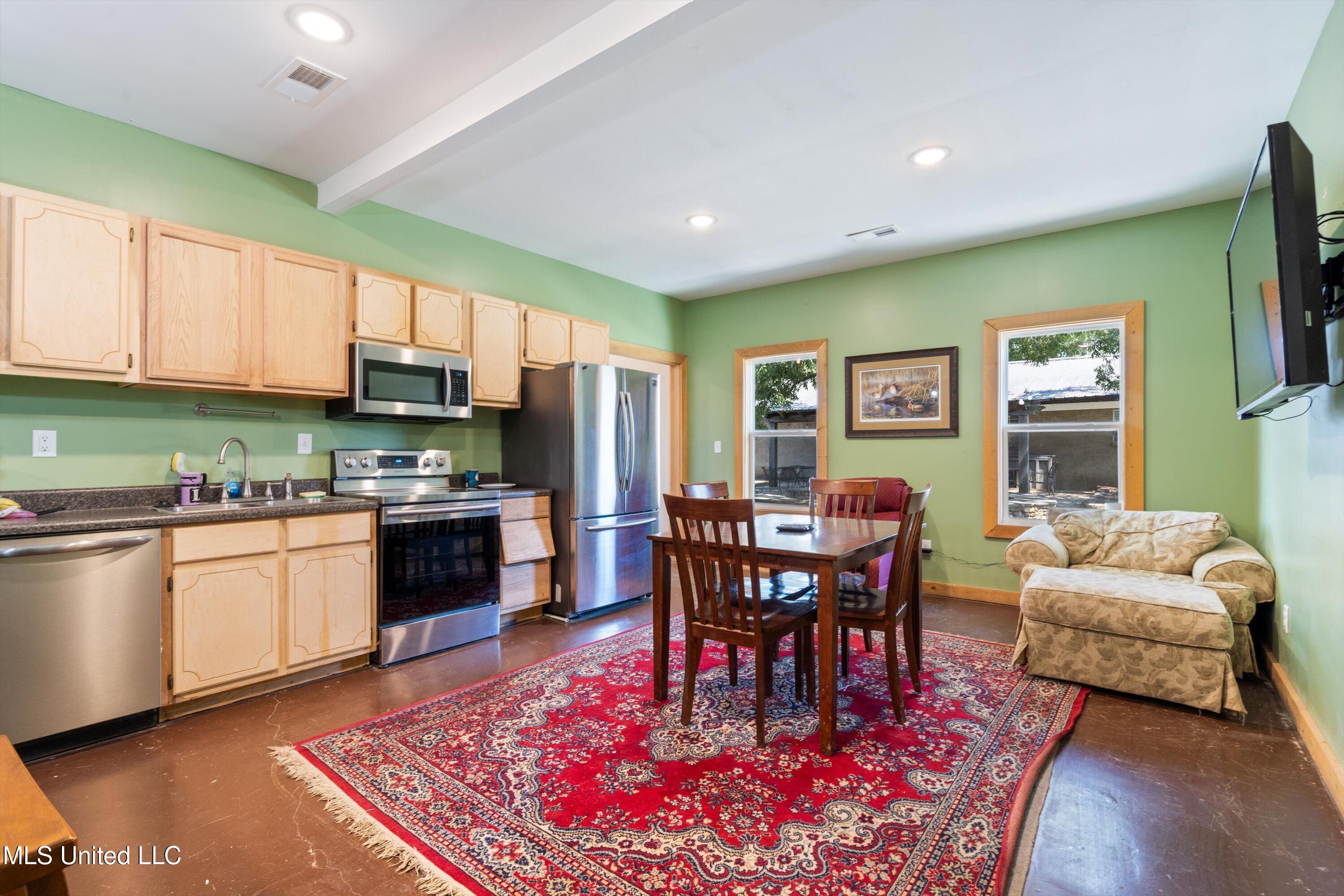 Dundee, Mississippi 38626, United States, 23 Bedrooms Bedrooms, ,11 BathroomsBathrooms,Residential,Active,35933