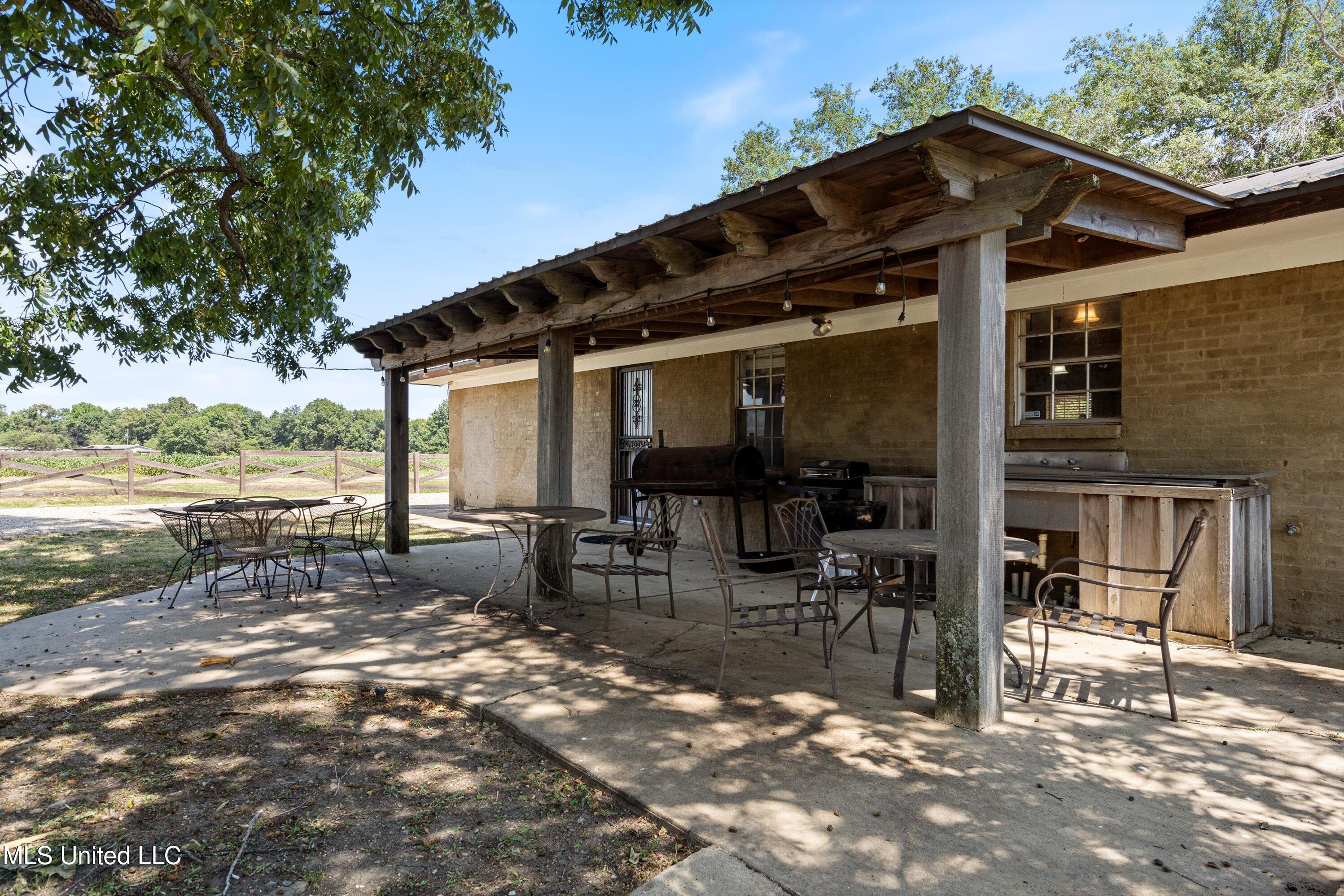 Dundee, Mississippi 38626, United States, 23 Bedrooms Bedrooms, ,11 BathroomsBathrooms,Residential,Active,35933