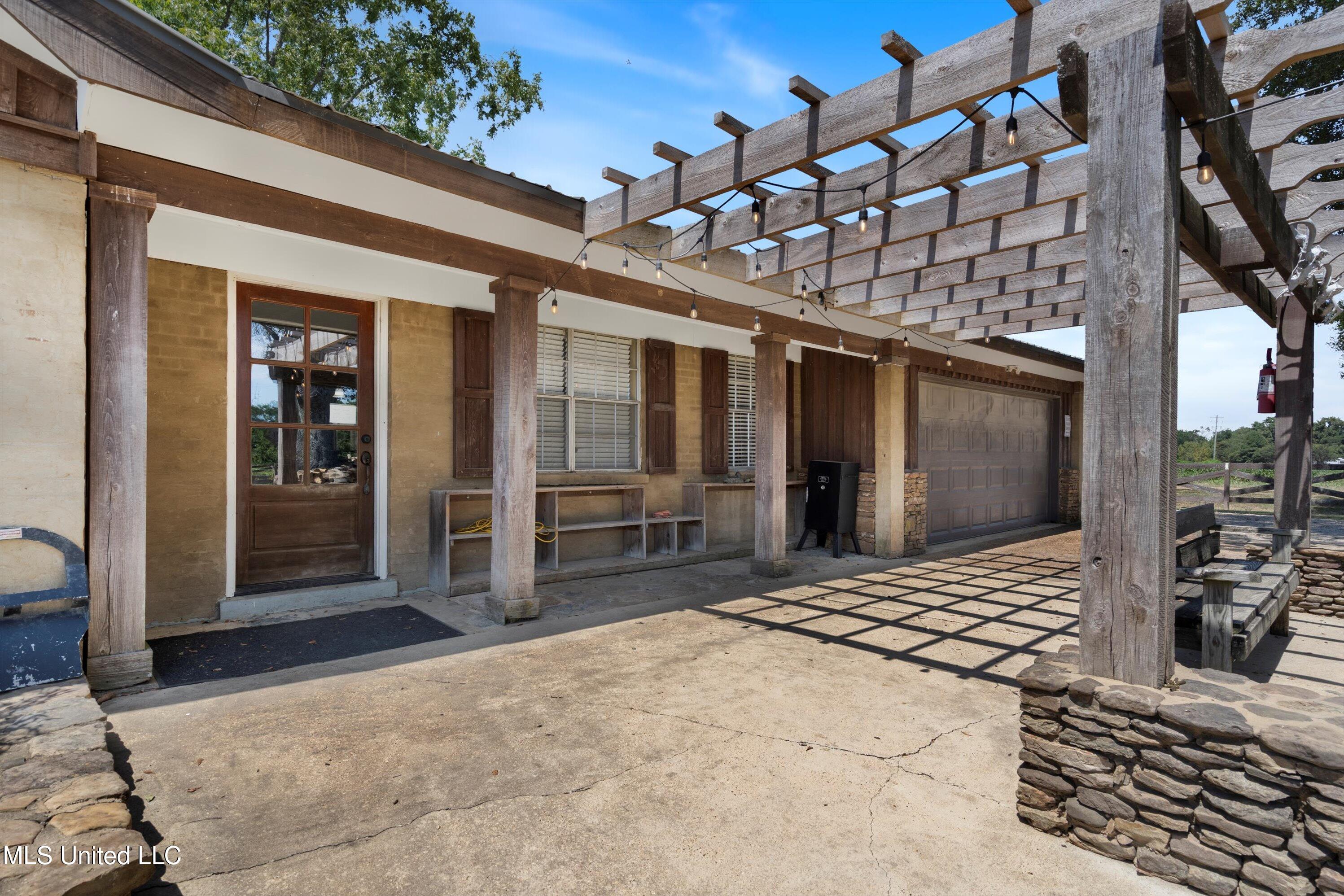 Dundee, Mississippi 38626, United States, 23 Bedrooms Bedrooms, ,11 BathroomsBathrooms,Residential,Active,35933