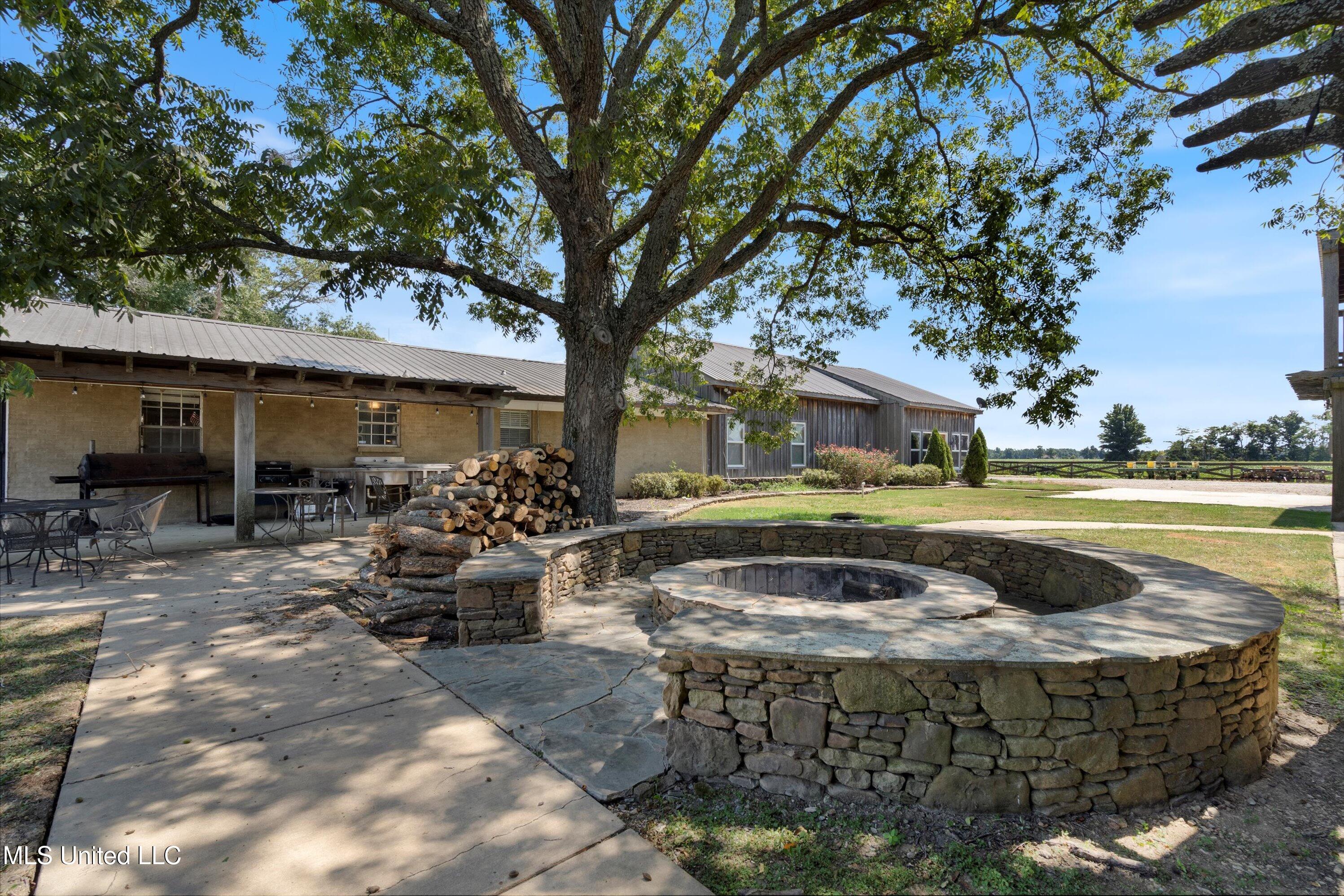 Dundee, Mississippi 38626, United States, 23 Bedrooms Bedrooms, ,11 BathroomsBathrooms,Residential,Active,35933