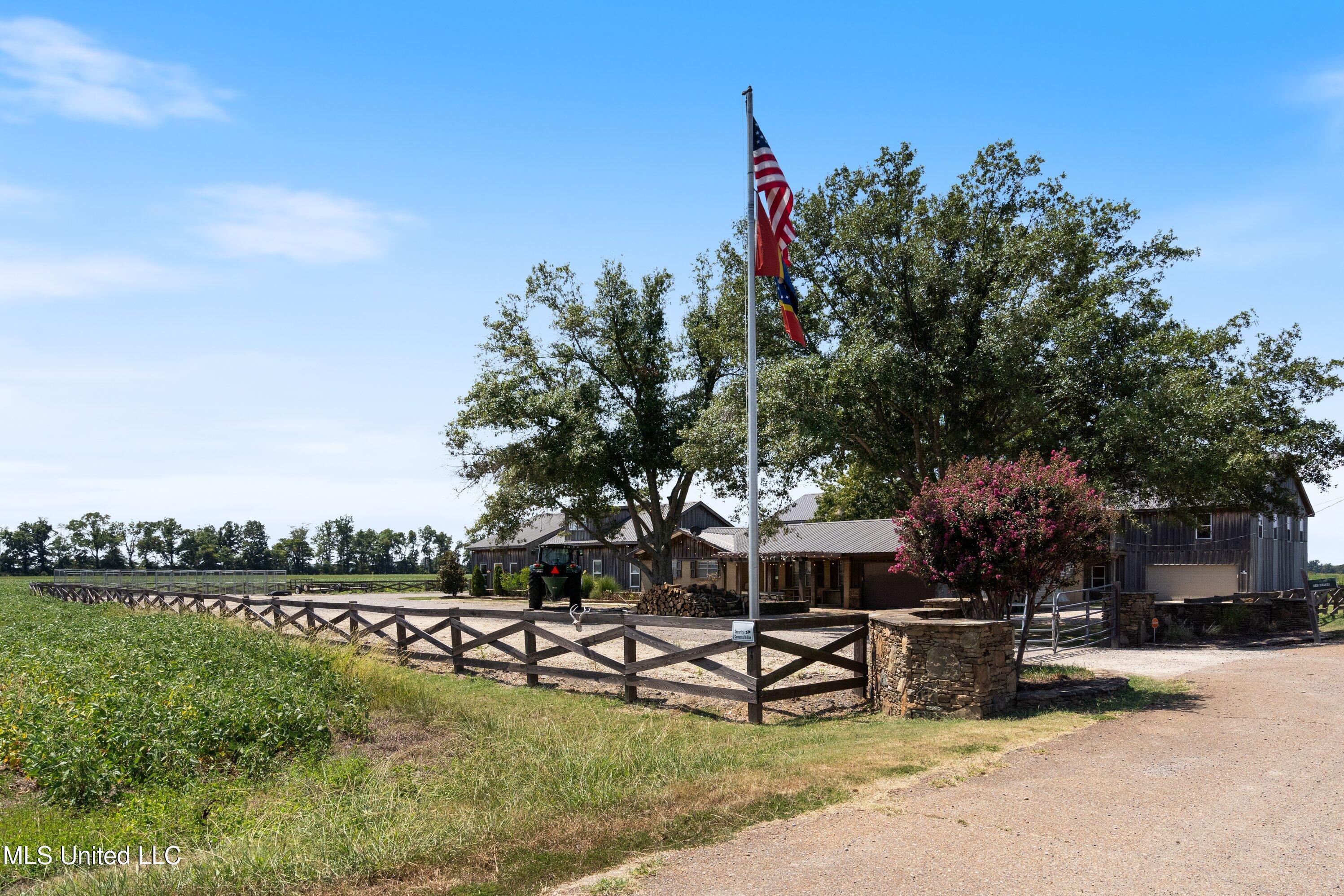 Dundee, Mississippi 38626, United States, 23 Bedrooms Bedrooms, ,11 BathroomsBathrooms,Residential,Active,35933