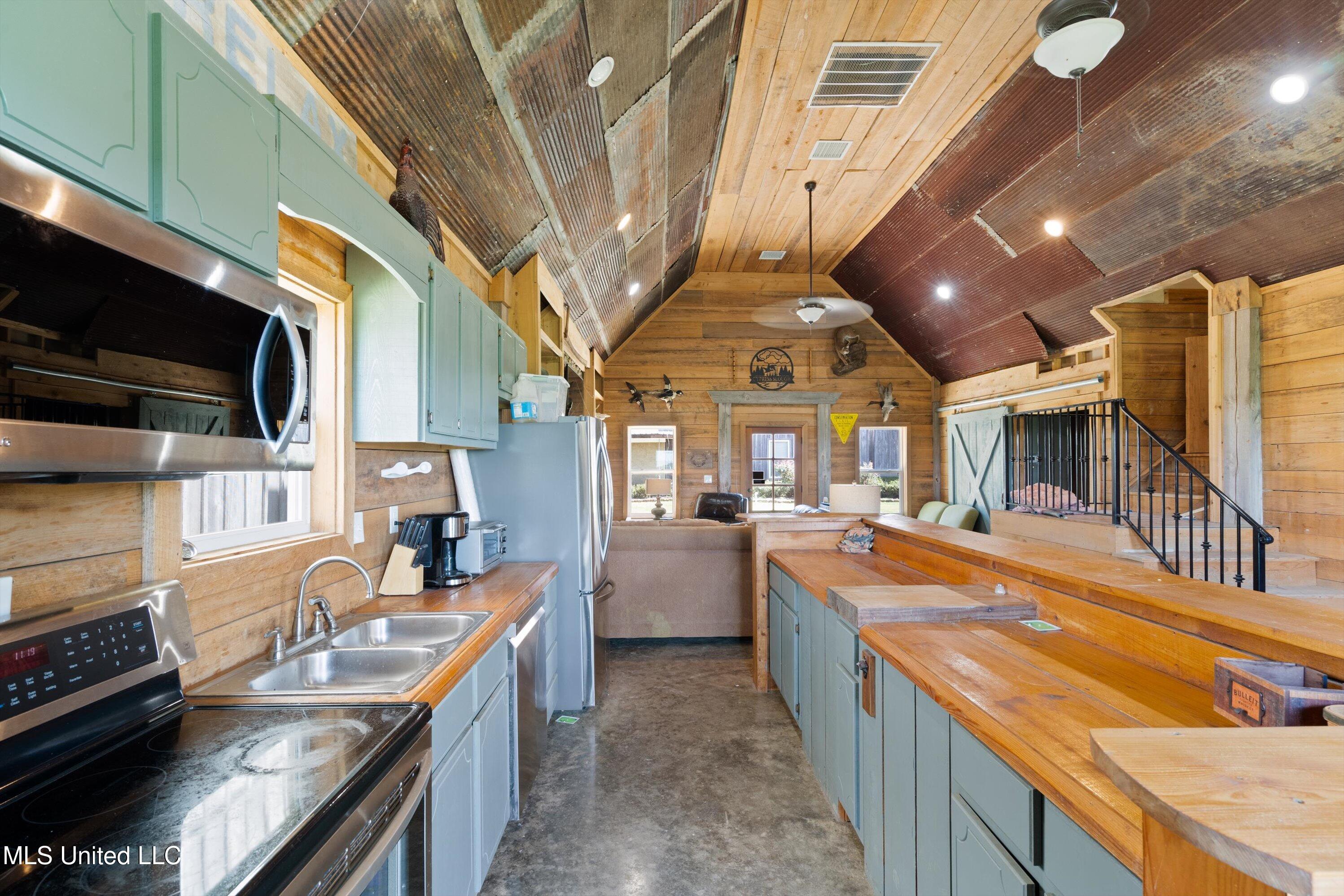 Dundee, Mississippi 38626, United States, 23 Bedrooms Bedrooms, ,11 BathroomsBathrooms,Residential,Active,35933