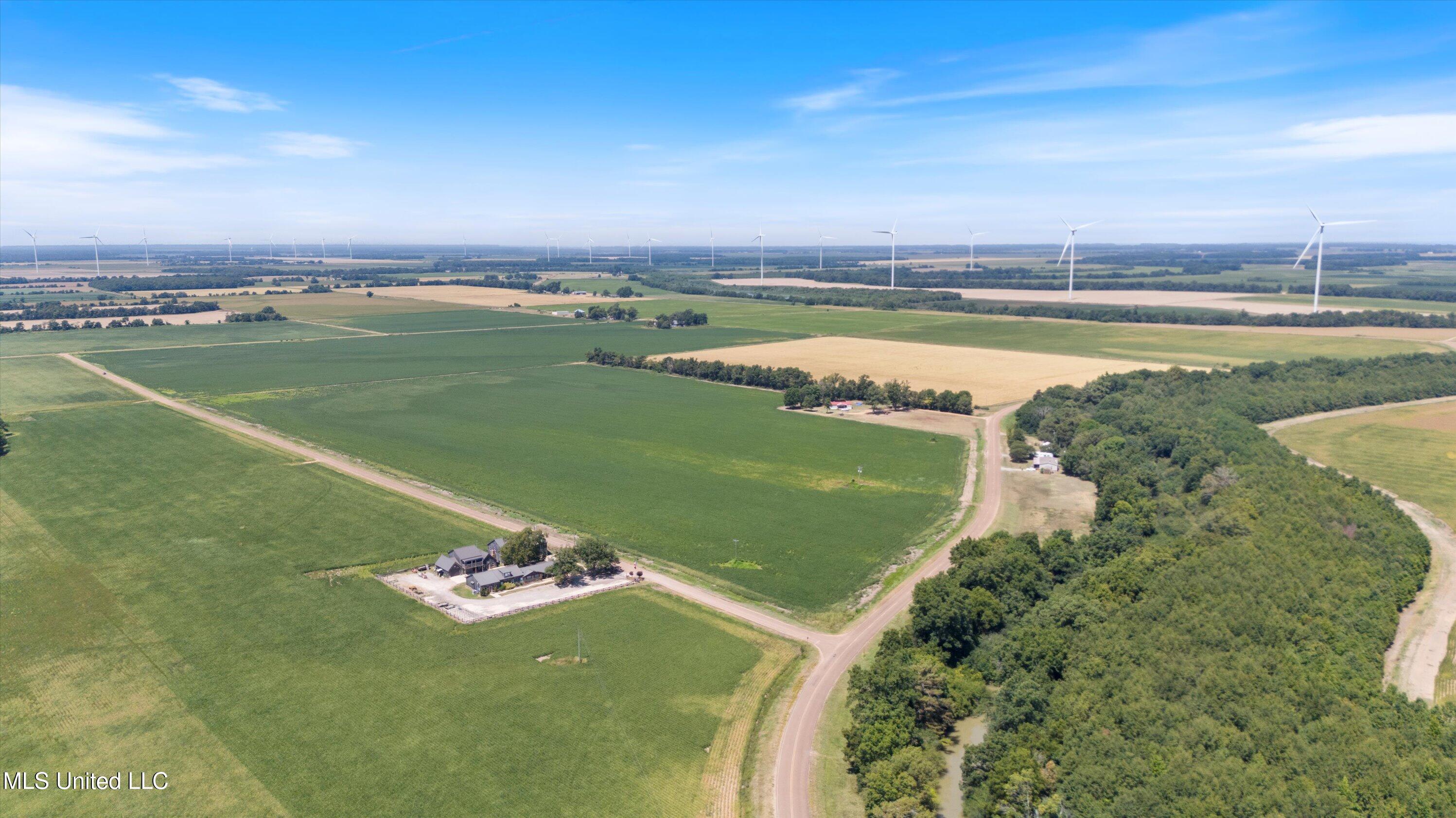 Dundee, Mississippi 38626, United States, 23 Bedrooms Bedrooms, ,11 BathroomsBathrooms,Residential,Active,35933