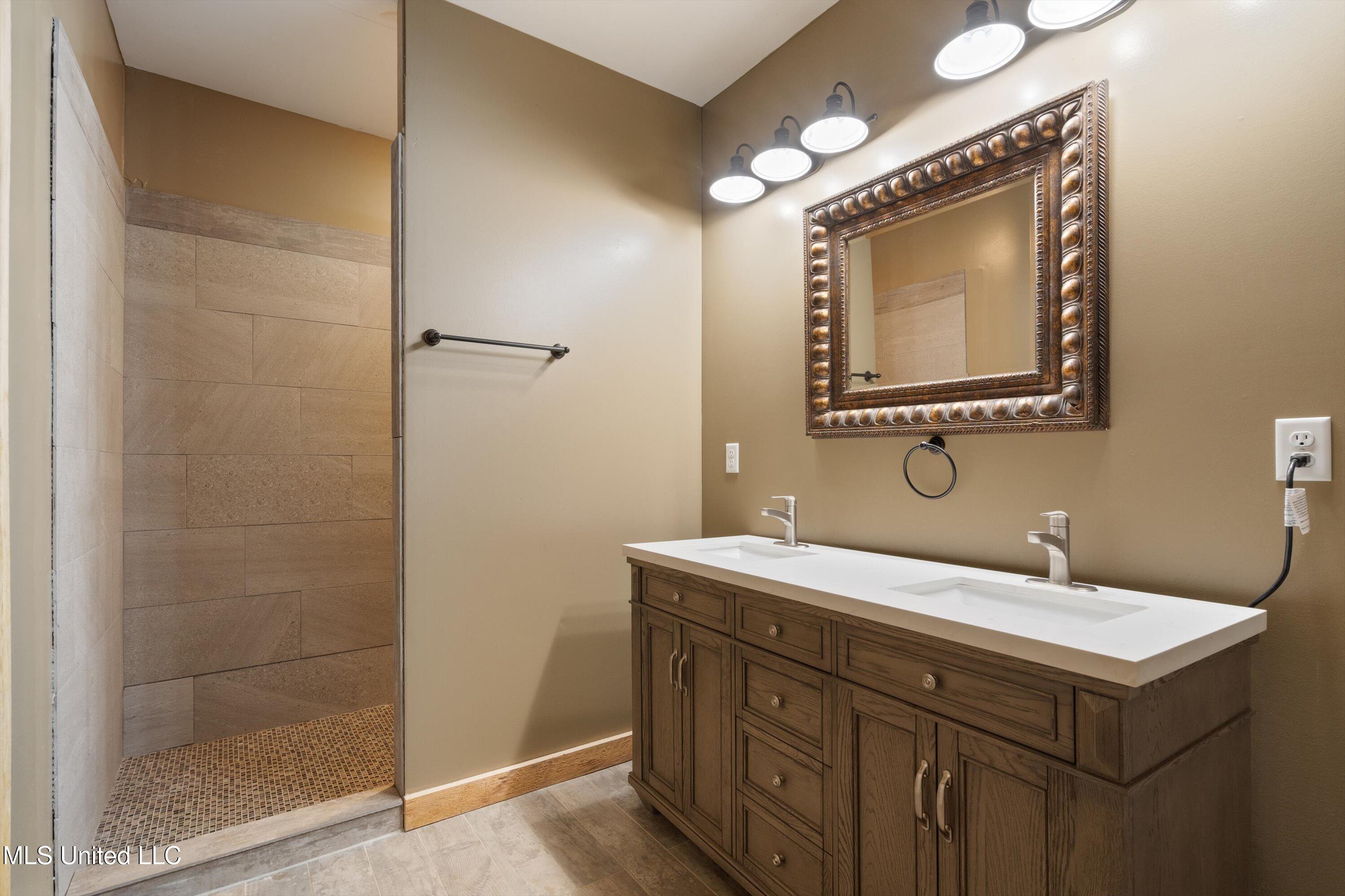 Dundee, Mississippi 38626, United States, 23 Bedrooms Bedrooms, ,11 BathroomsBathrooms,Residential,Active,35933