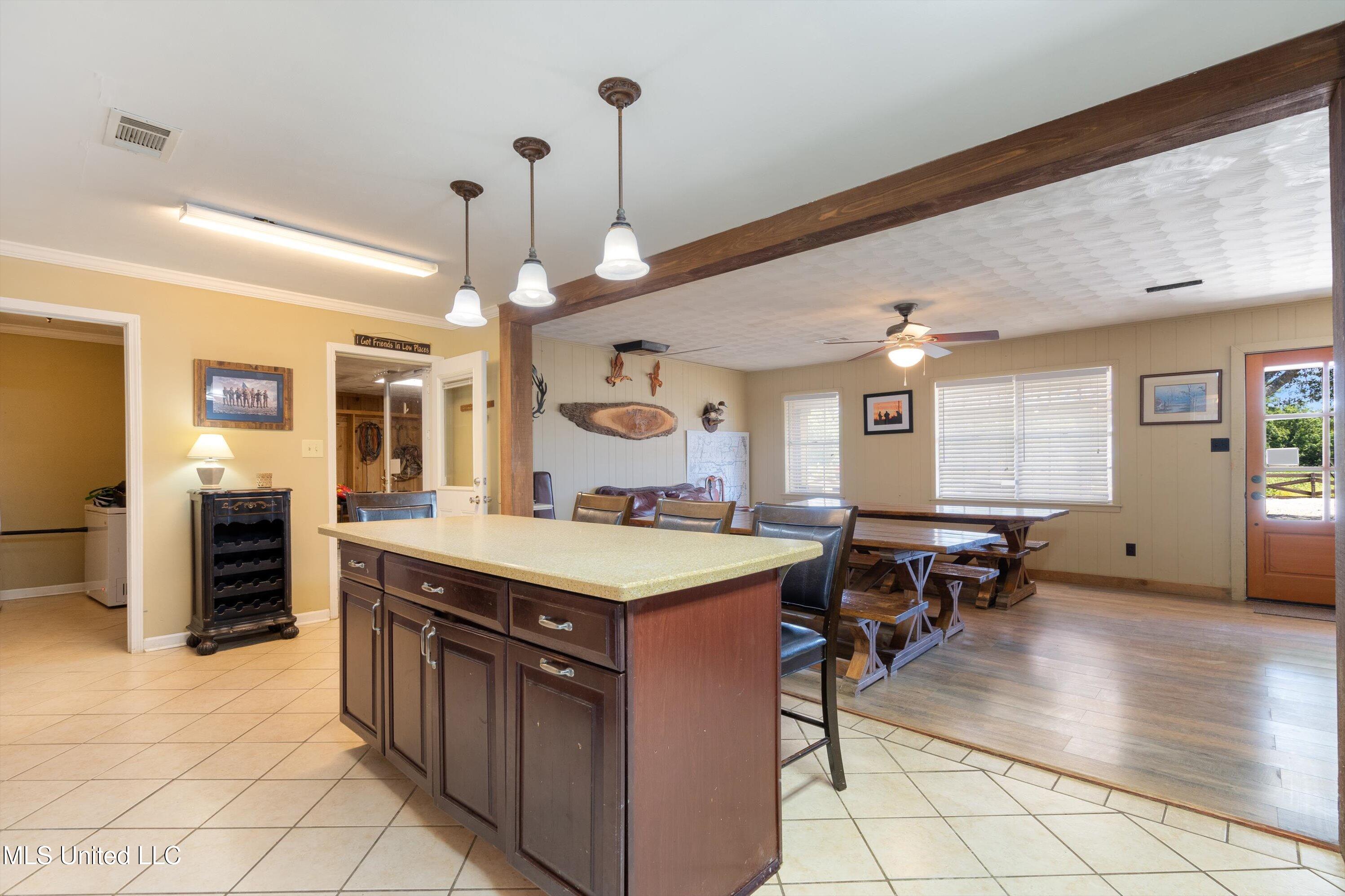 Dundee, Mississippi 38626, United States, 23 Bedrooms Bedrooms, ,11 BathroomsBathrooms,Residential,Active,35933