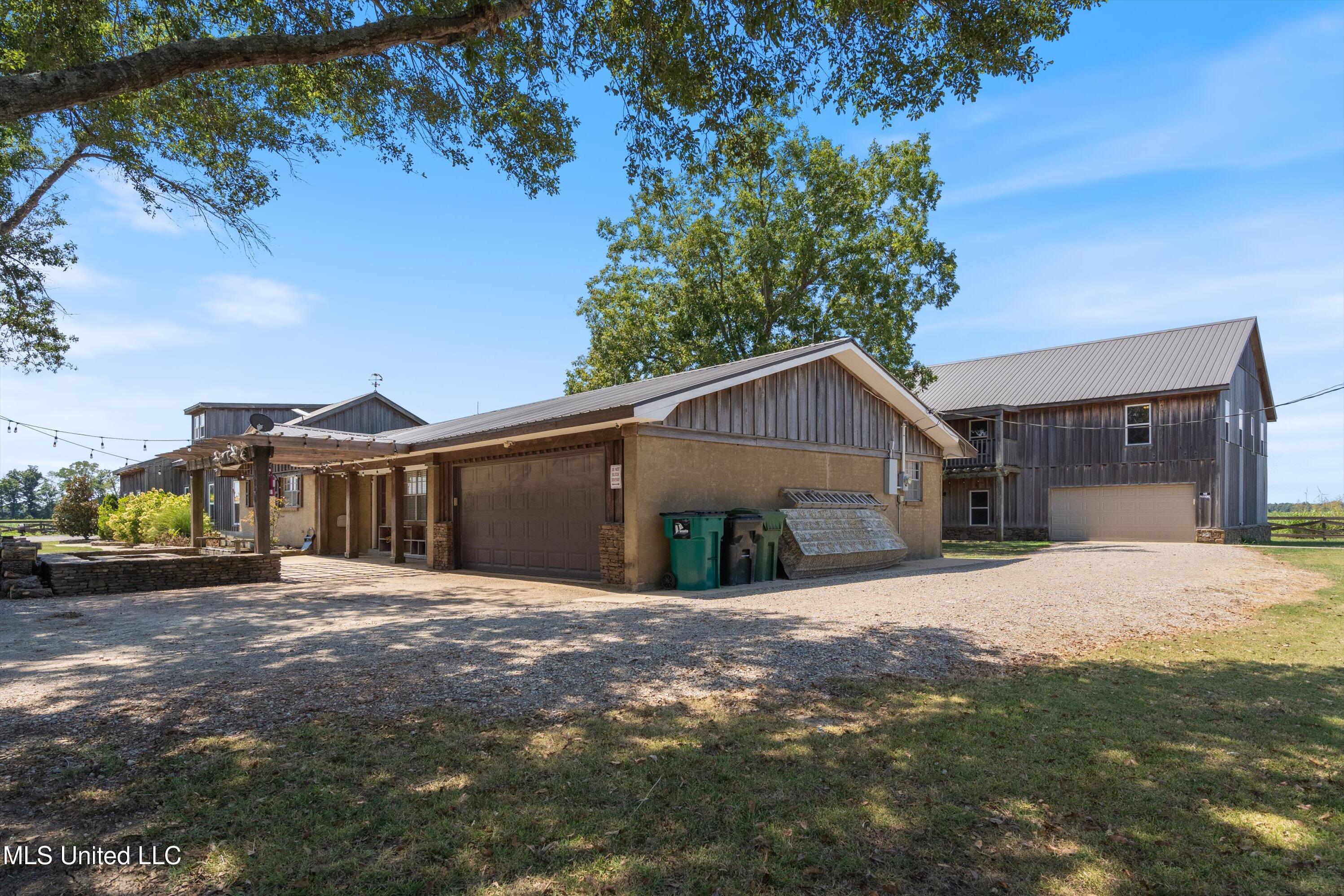 Dundee, Mississippi 38626, United States, 23 Bedrooms Bedrooms, ,11 BathroomsBathrooms,Residential,Active,35933