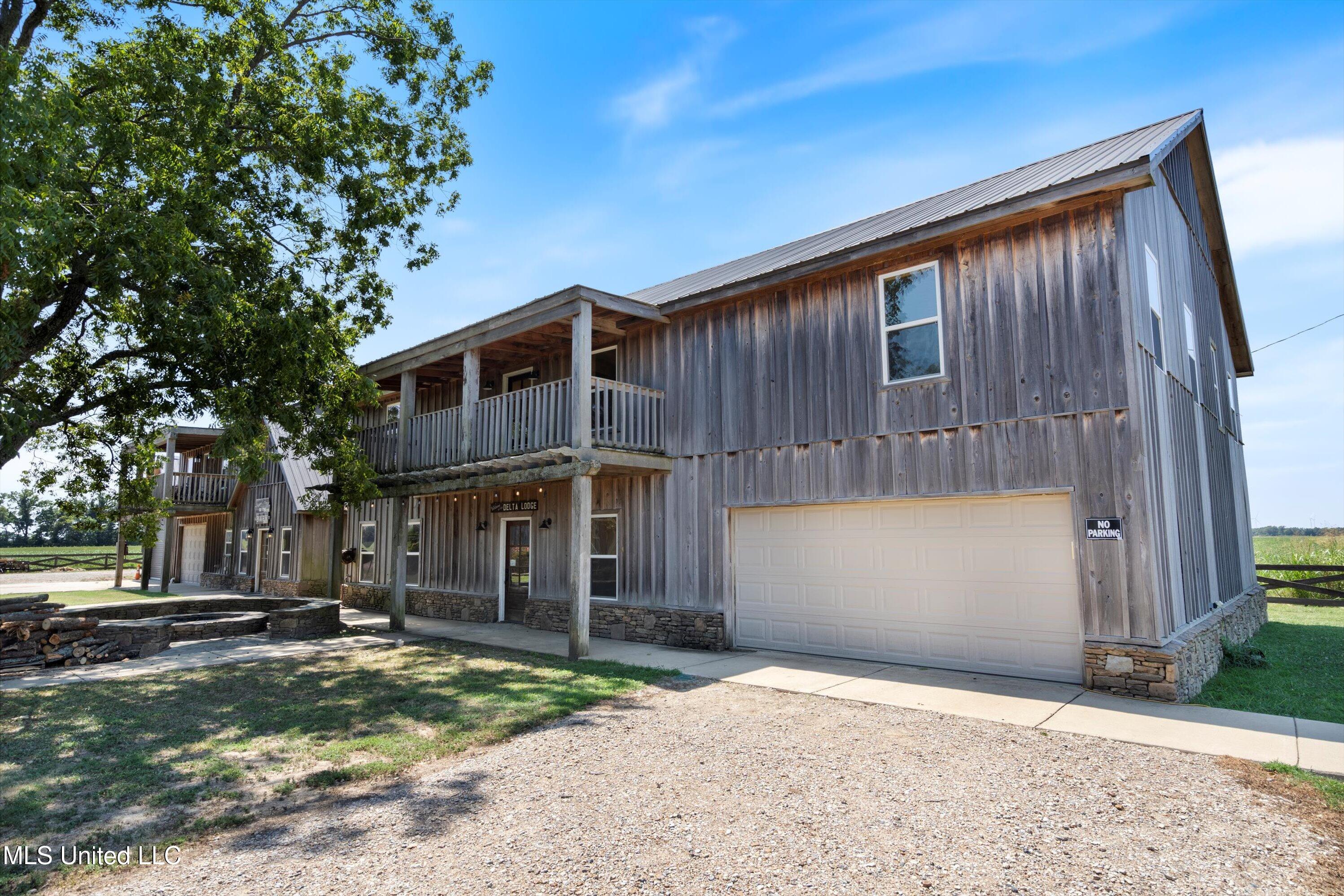 Dundee, Mississippi 38626, United States, 23 Bedrooms Bedrooms, ,11 BathroomsBathrooms,Residential,Active,35933