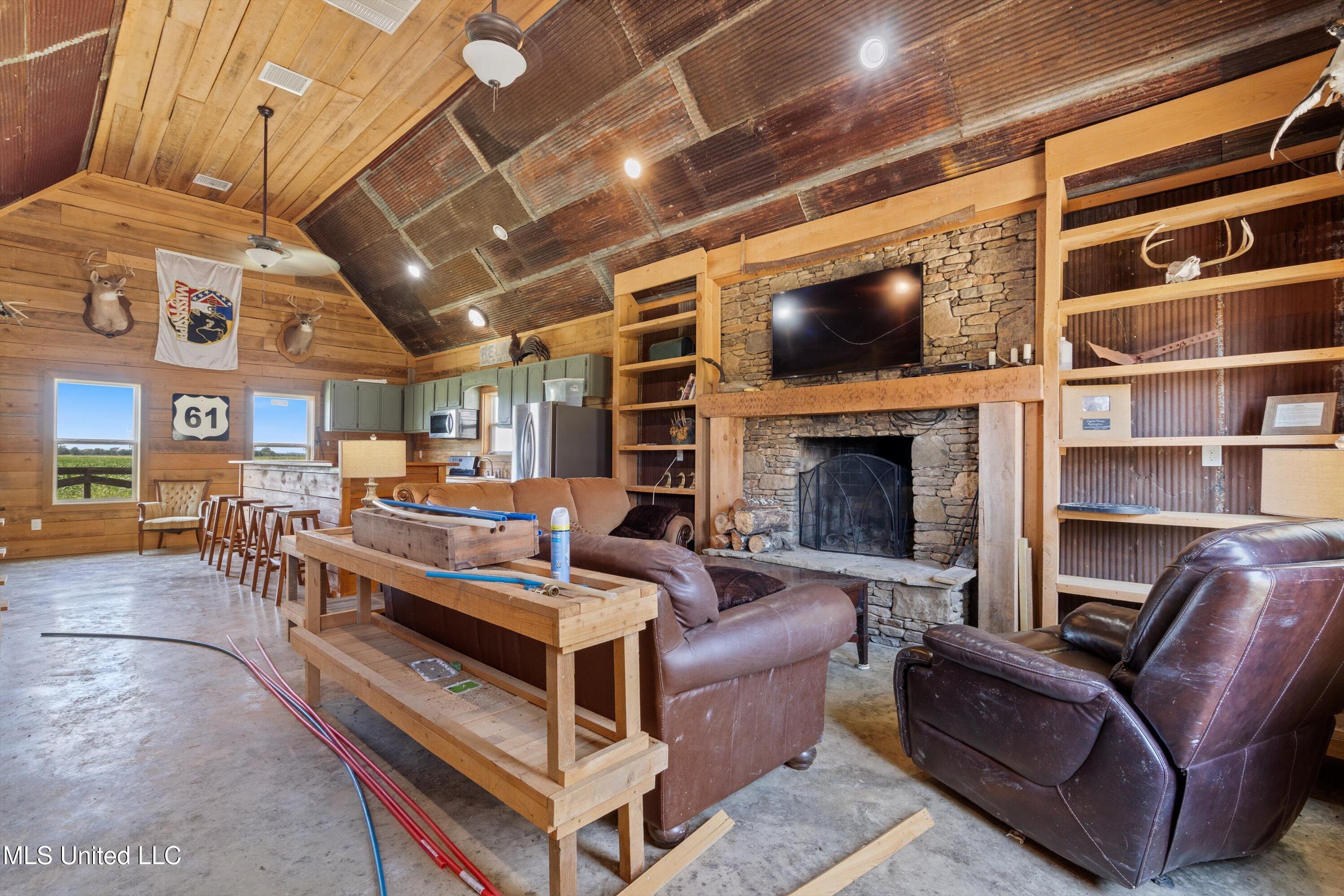 Dundee, Mississippi 38626, United States, 23 Bedrooms Bedrooms, ,11 BathroomsBathrooms,Residential,Active,35933