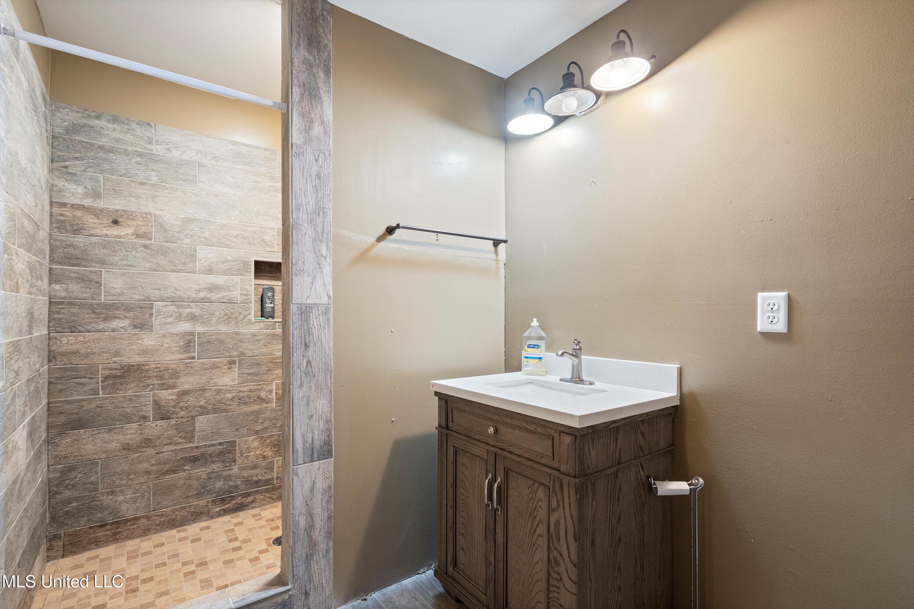 Dundee, Mississippi 38626, United States, 23 Bedrooms Bedrooms, ,11 BathroomsBathrooms,Residential,Active,35933