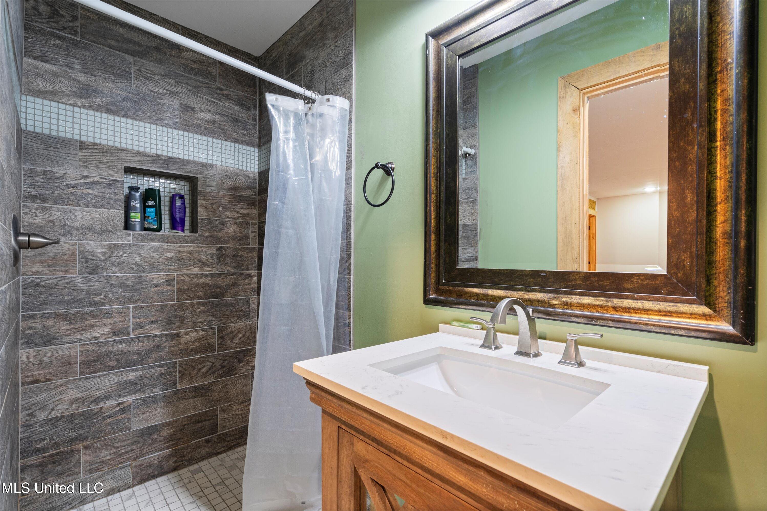 Dundee, Mississippi 38626, United States, 23 Bedrooms Bedrooms, ,11 BathroomsBathrooms,Residential,Active,35933