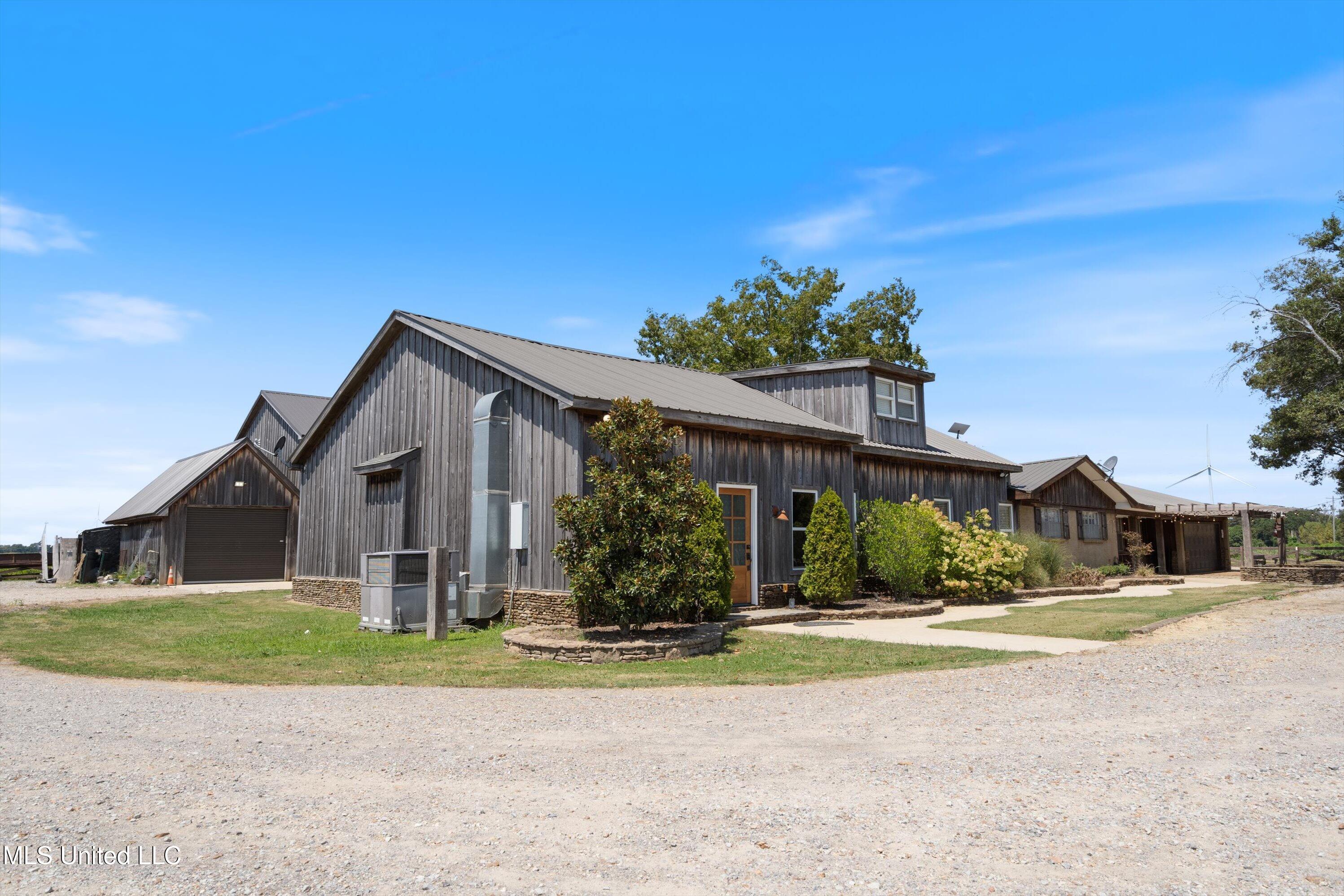 Dundee, Mississippi 38626, United States, 23 Bedrooms Bedrooms, ,11 BathroomsBathrooms,Residential,Active,35933