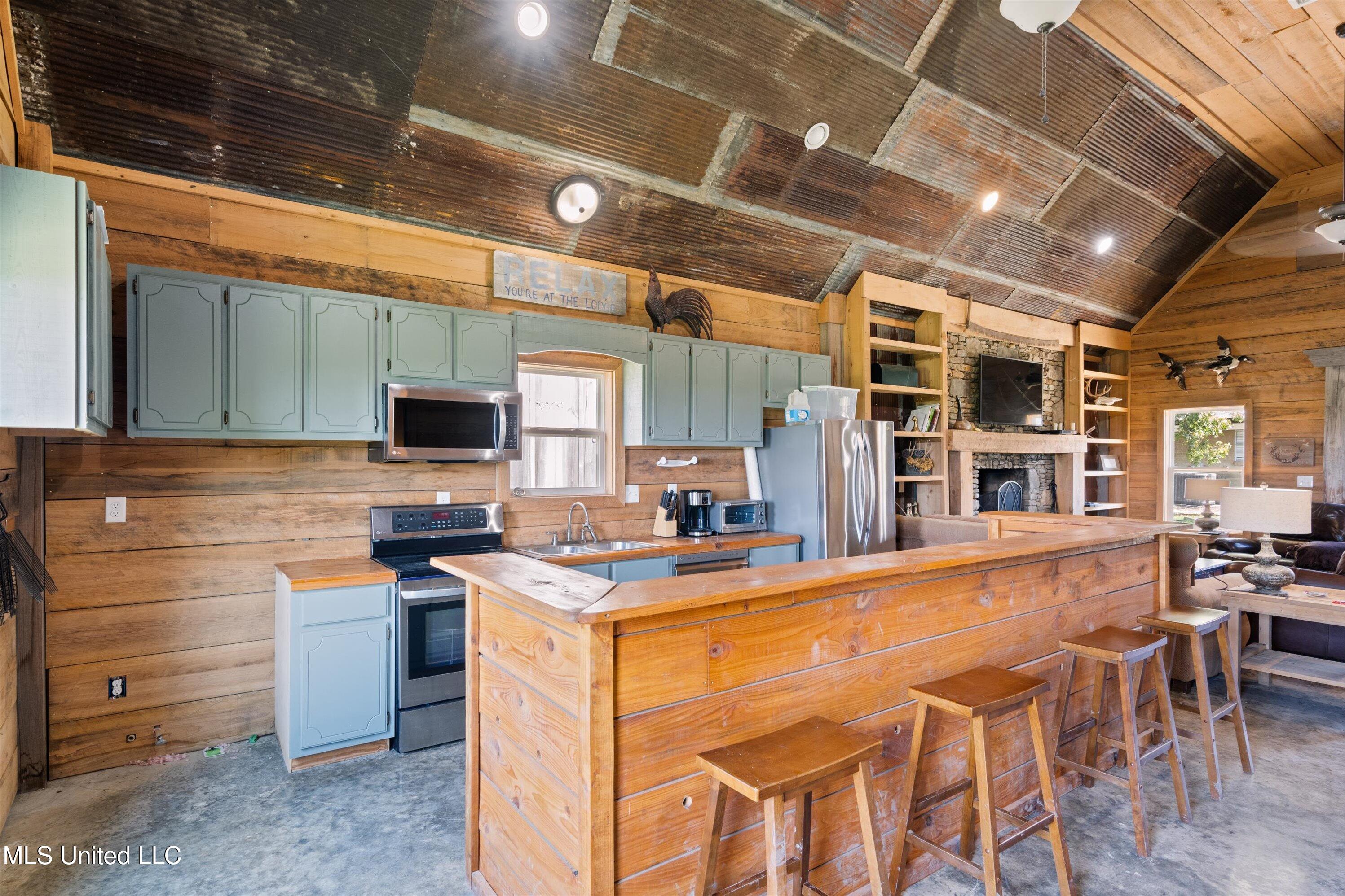 Dundee, Mississippi 38626, United States, 23 Bedrooms Bedrooms, ,11 BathroomsBathrooms,Residential,Active,35933