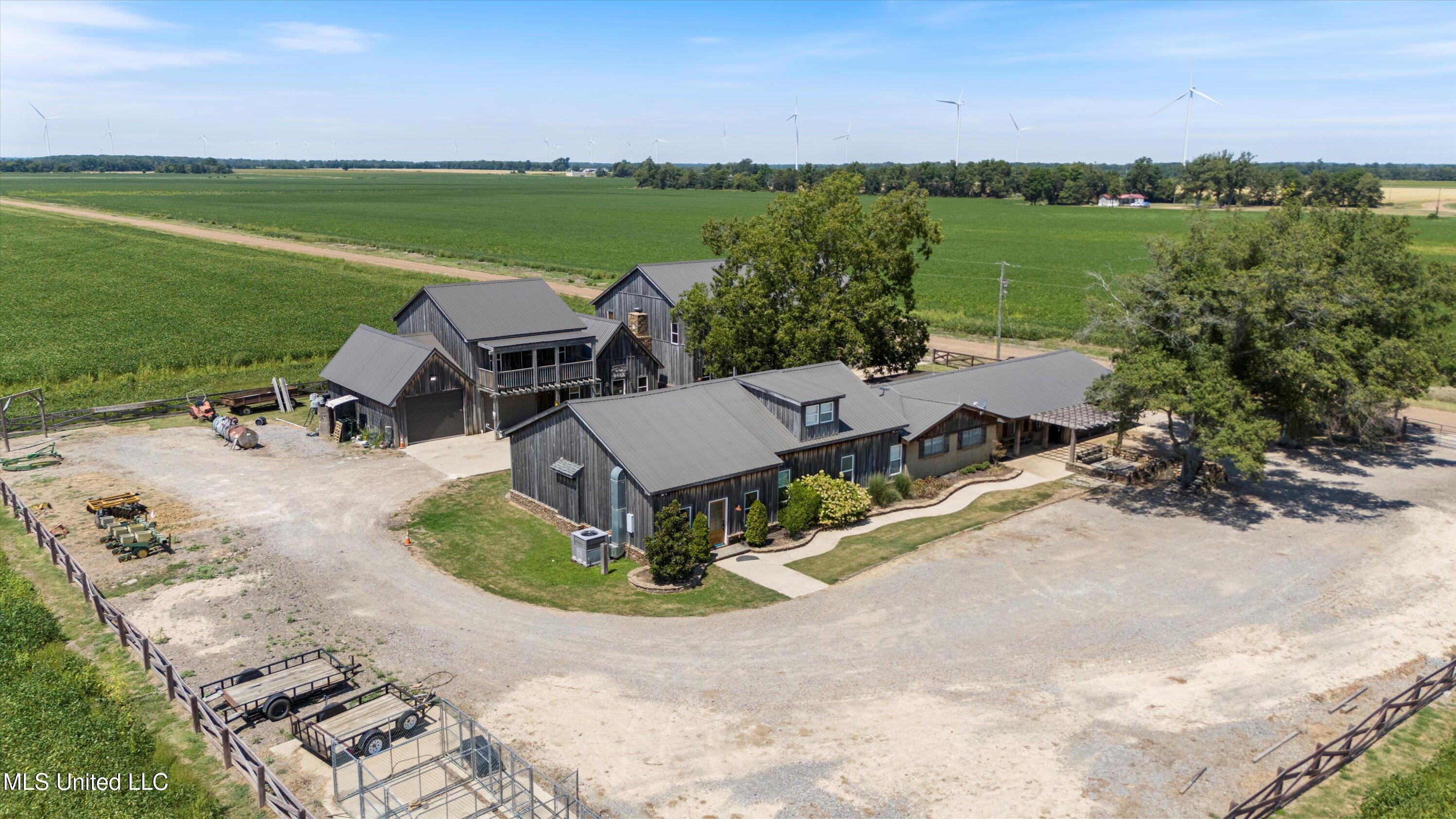 Dundee, Mississippi 38626, United States, 23 Bedrooms Bedrooms, ,11 BathroomsBathrooms,Residential,Active,35933