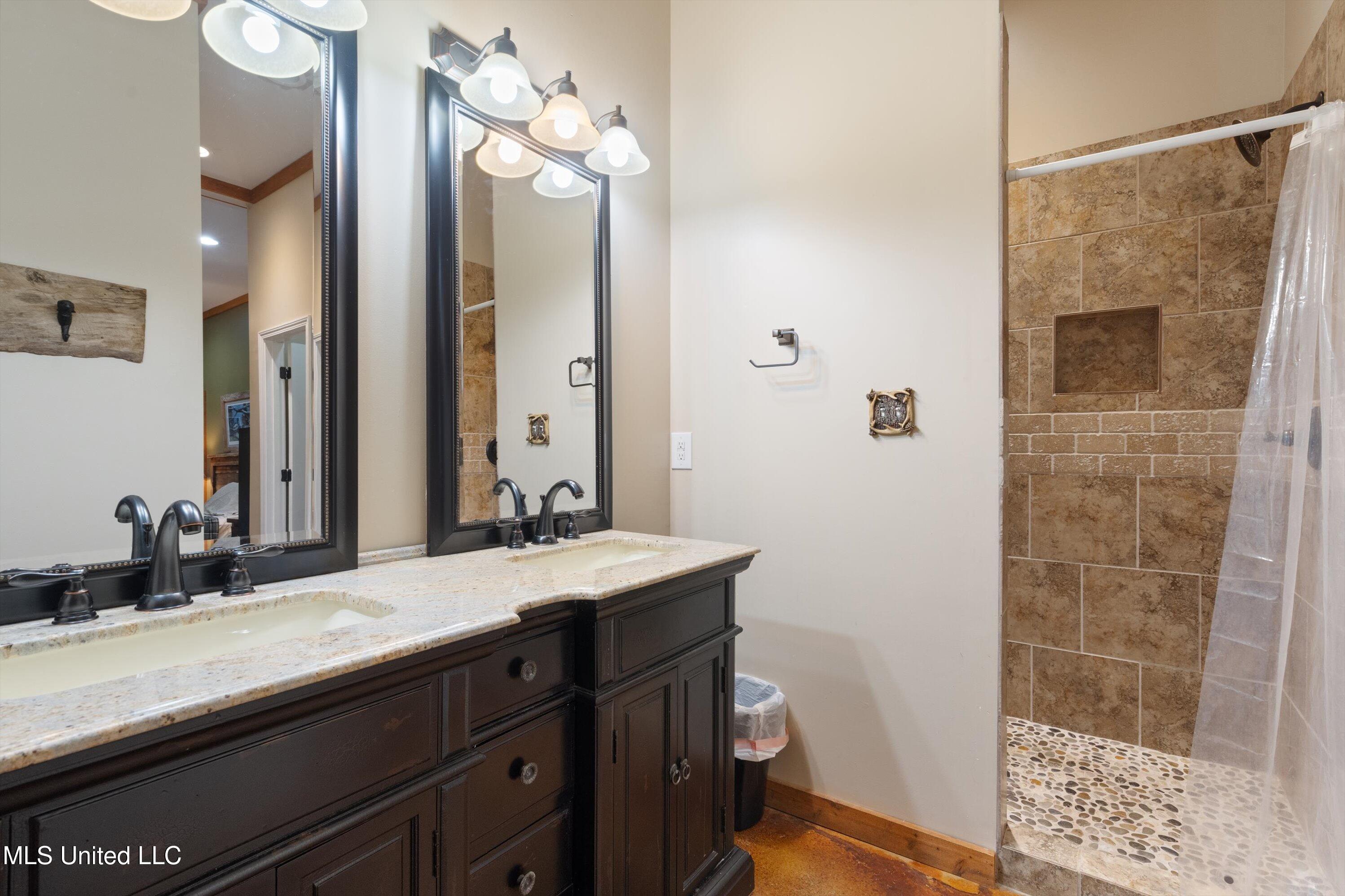 Dundee, Mississippi 38626, United States, 23 Bedrooms Bedrooms, ,11 BathroomsBathrooms,Residential,Active,35933