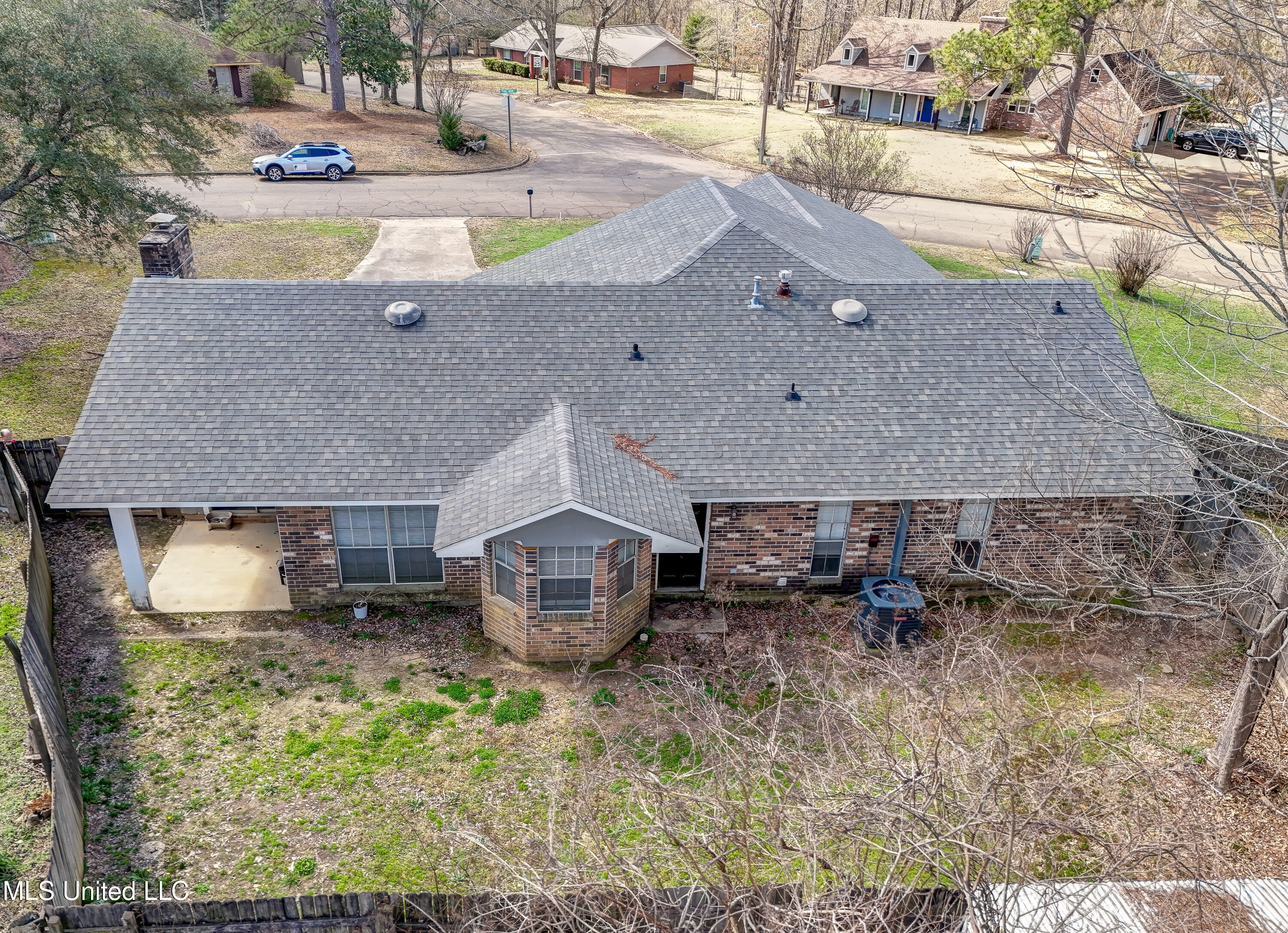 212 Pebble Brook Drive, Clinton, Mississippi image 3