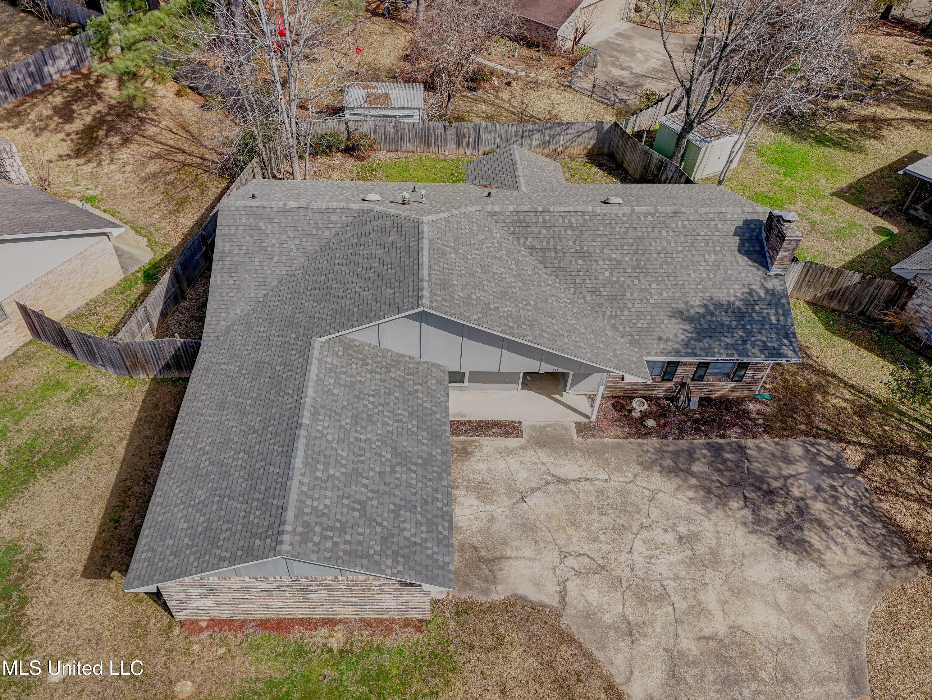 212 Pebble Brook Drive, Clinton, Mississippi image 5