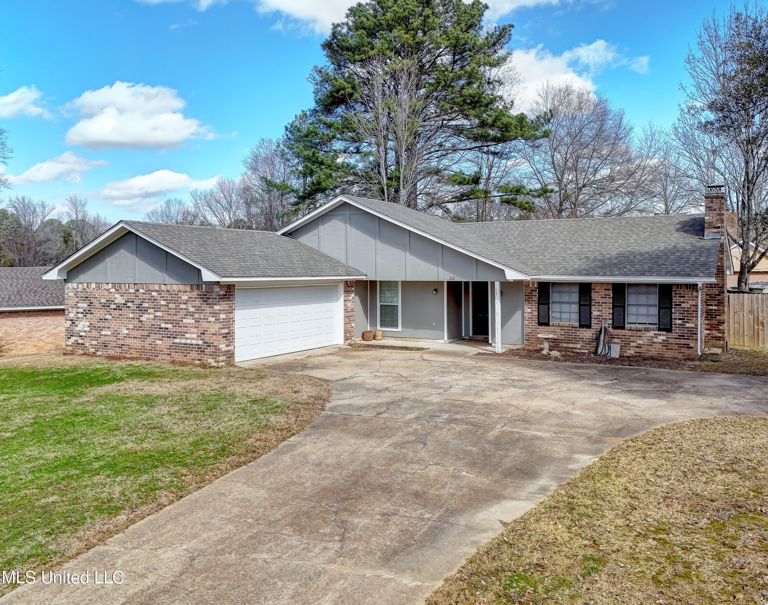 212 Pebble Brook Drive, Clinton, Mississippi image 1