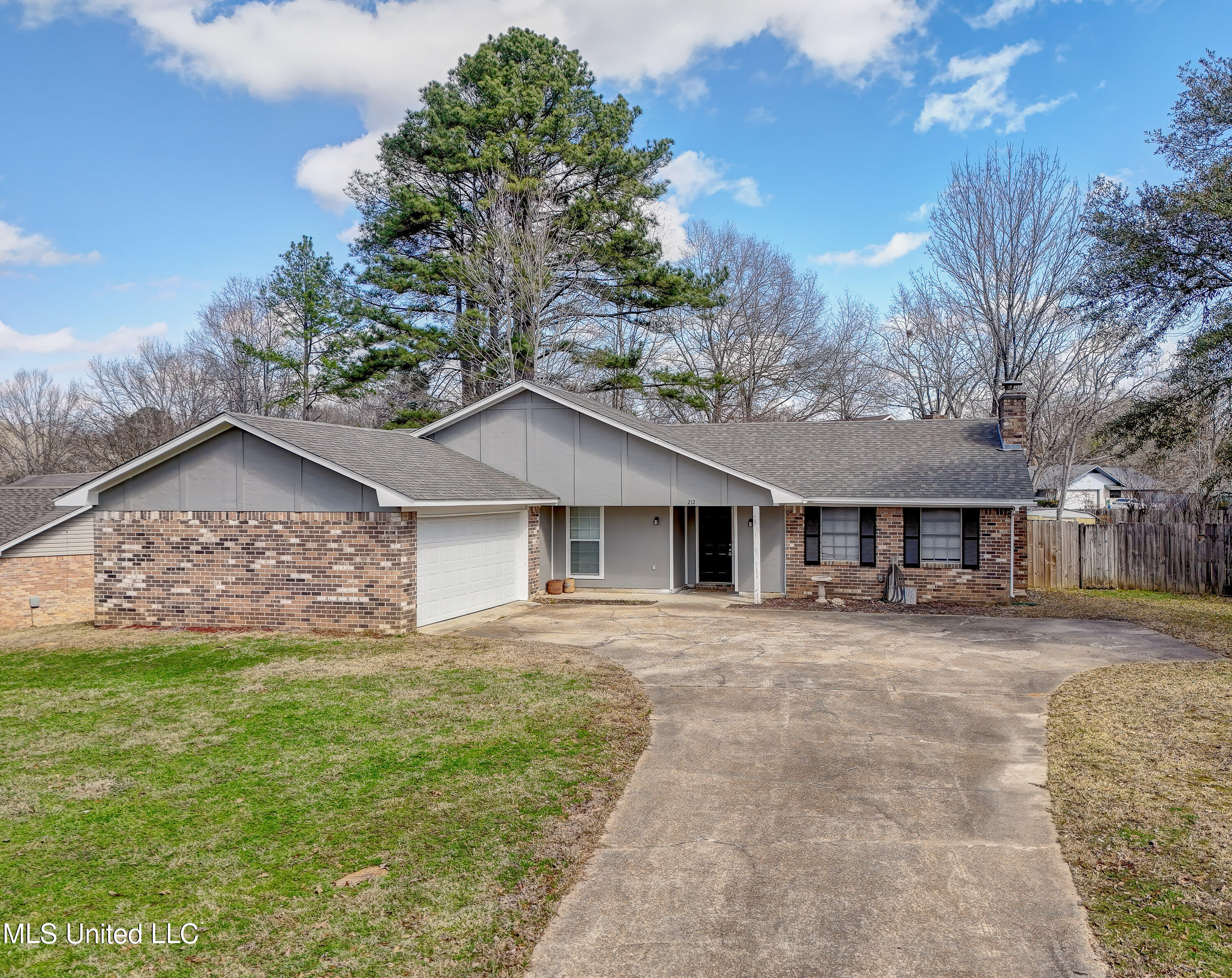 212 Pebble Brook Drive, Clinton, Mississippi image 4