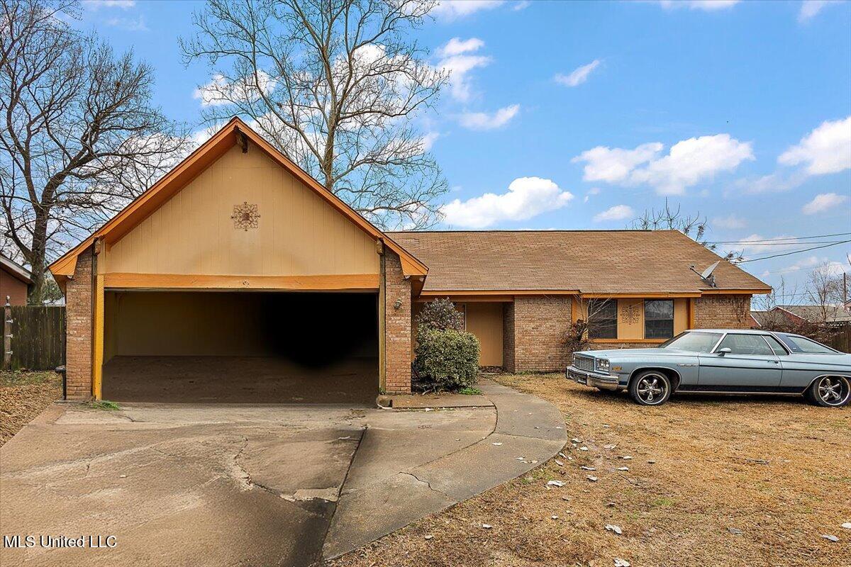 2383 W Clubview Circle, Yazoo City, Mississippi image 1