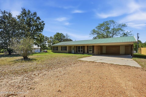Homes For Sale - 2395 Mowdy Road<br/> Walnut Grove, MS 39189