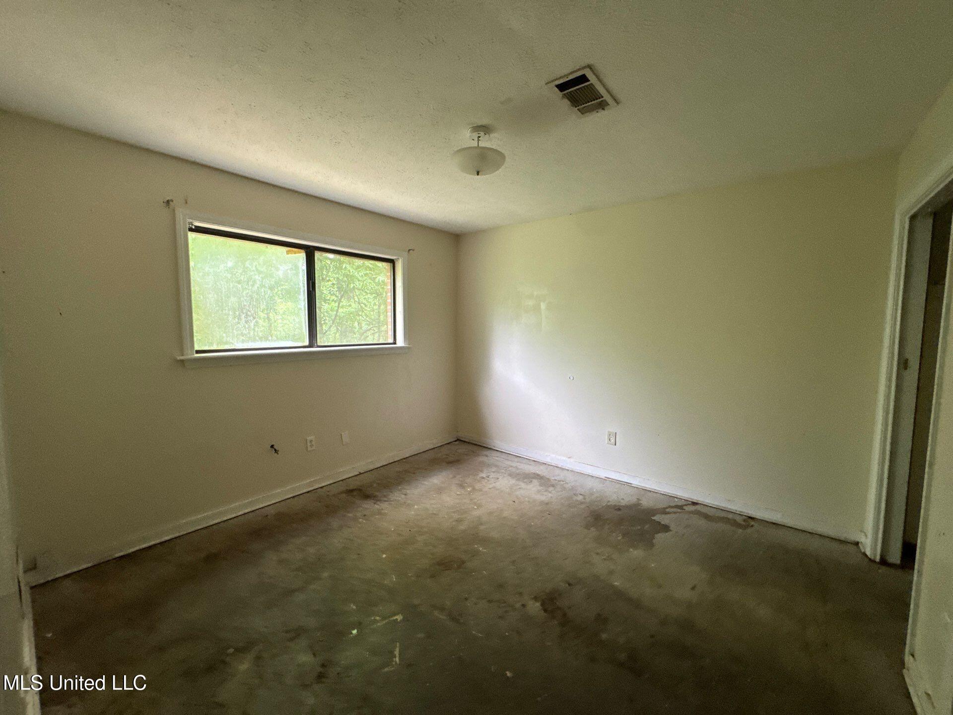 1301 River Bend Cove, Vicksburg, Mississippi image 8