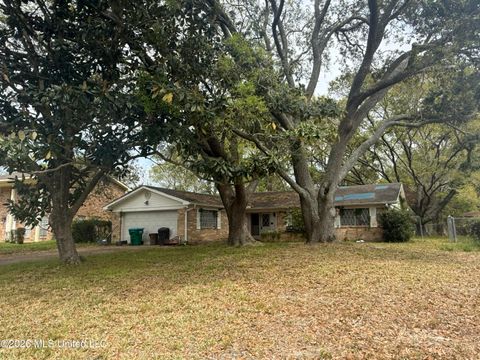 Homes For Sale - 3920 Hillandale Drive<br/> Gautier, MS 39553