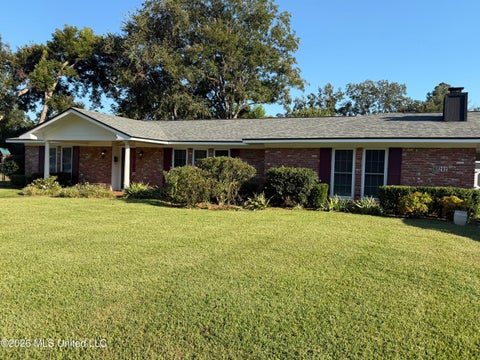 Homes For Sale - 202 Jefferson Davis Boulevard<br/> Natchez, MS 39120