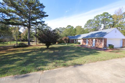 Homes For Sale - 1600 Christine Drive<br/> Pike County, McComb, MS 39648