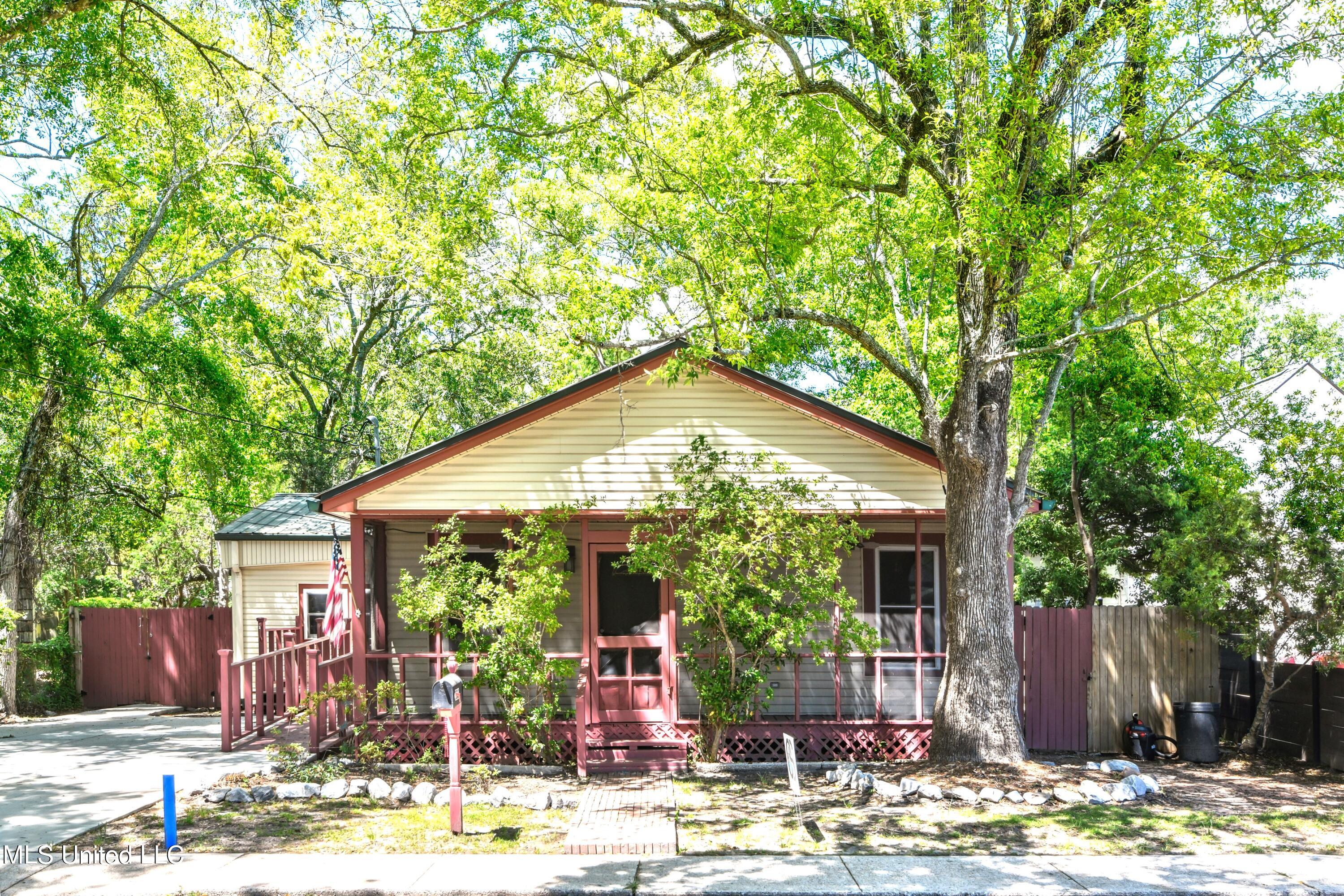 1513 Porter Avenue, Ocean Springs, Mississippi image 2