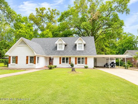 Homes For Sale - 409 E Park Avenue<br/> Leflore County, Greenwood, MS 38930