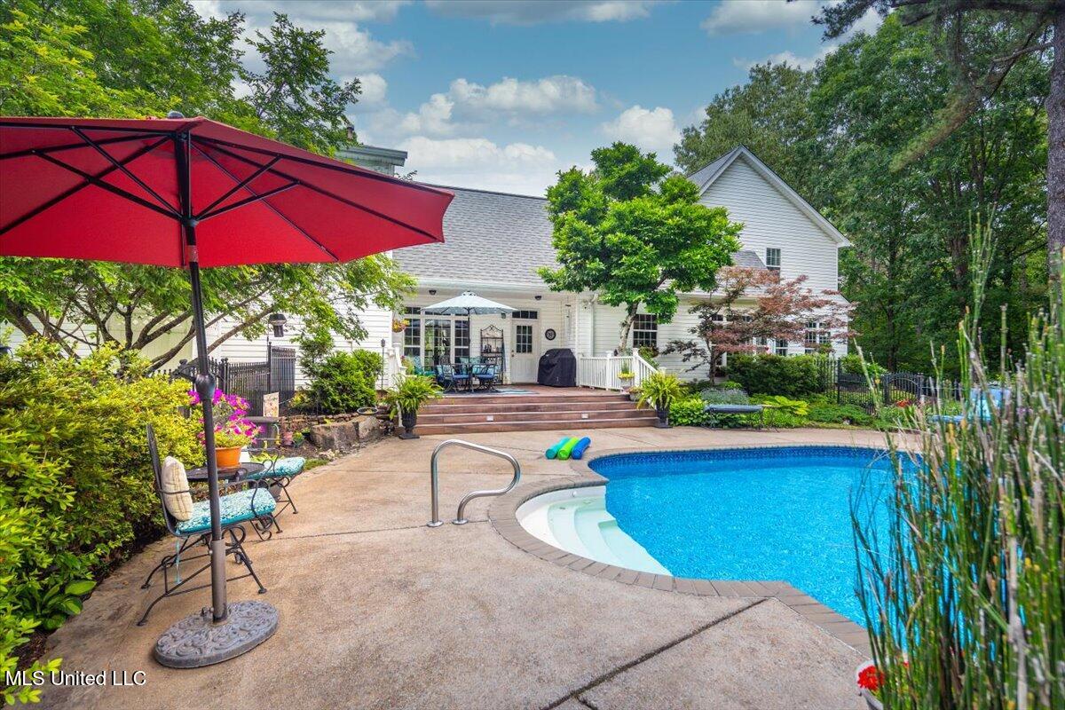 12821 Whispering Pines Drive, Olive Branch, Mississippi image 44