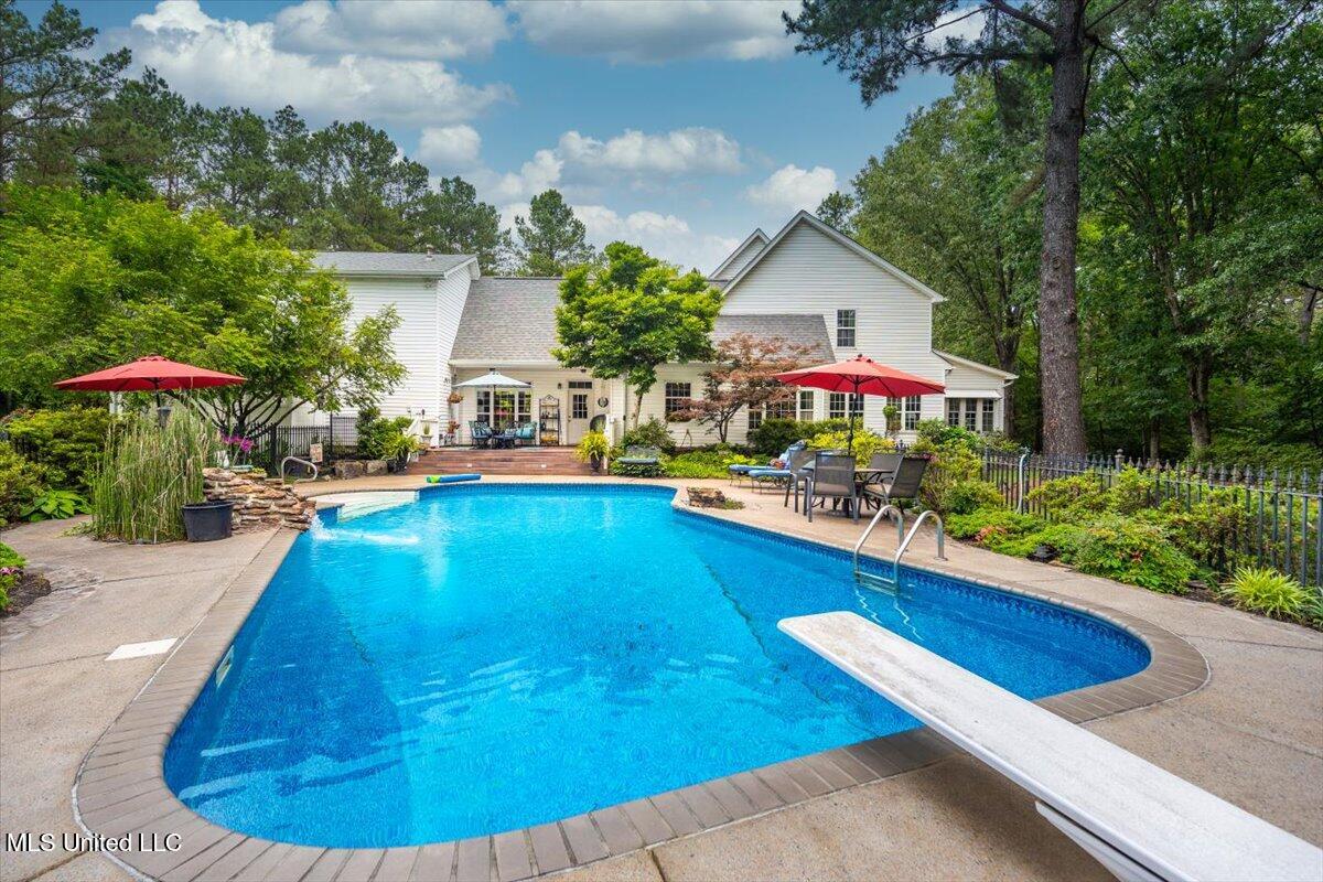 12821 Whispering Pines Drive, Olive Branch, Mississippi image 45