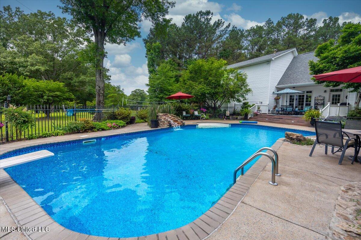 12821 Whispering Pines Drive, Olive Branch, Mississippi image 46